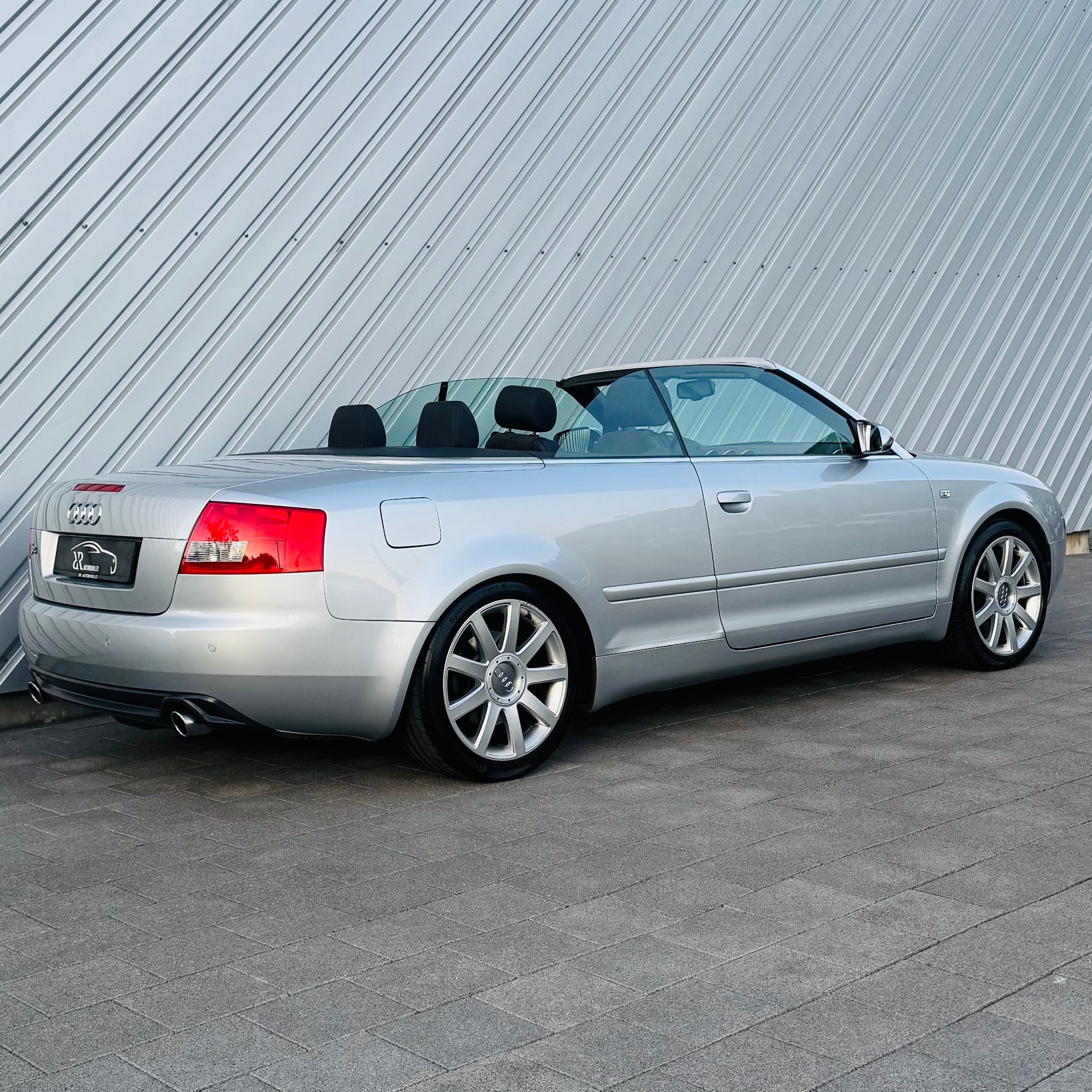 AUDI S4 4.2 V8 QUATTRO-showroom-element-3