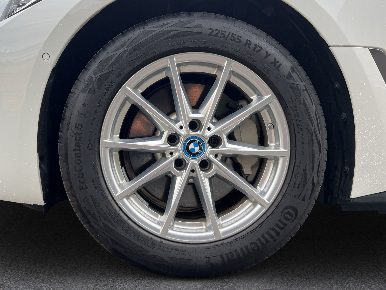 BMW i4 eDrive 35-image-8