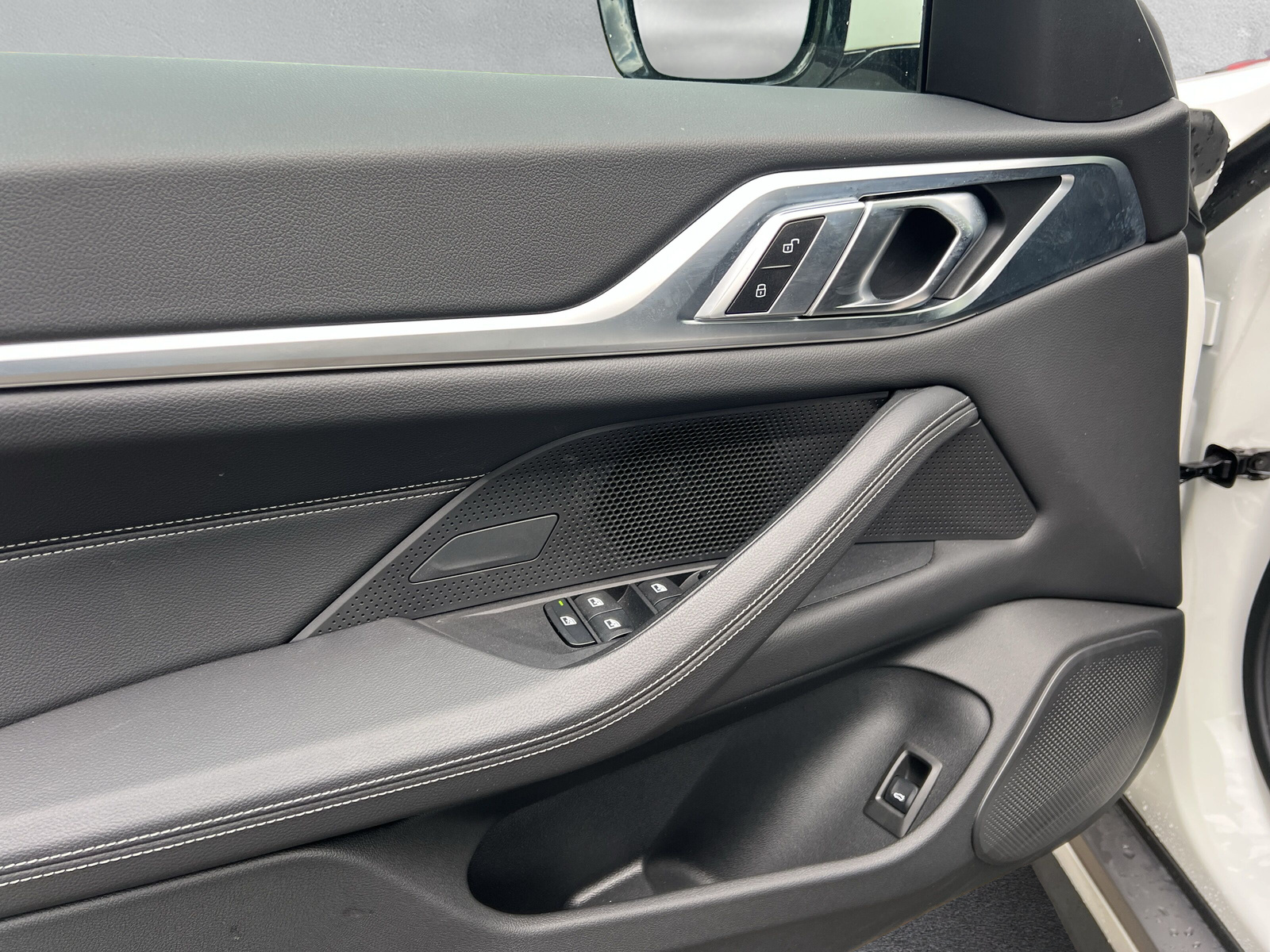 BMW i4 eDrive 35-image-16