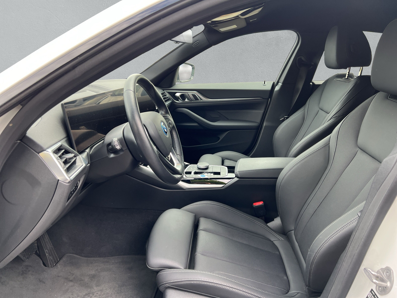 BMW i4 eDrive 35-image-10