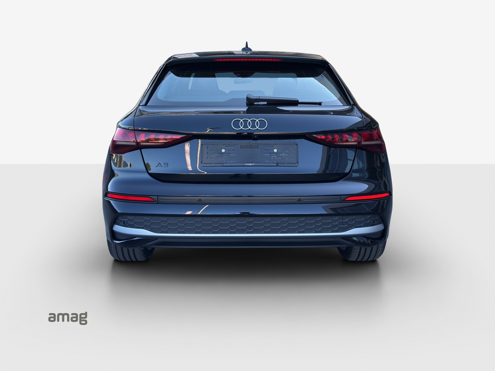 AUDI A3 Sportback 40 TFSI e Attraction-showroom-element-3