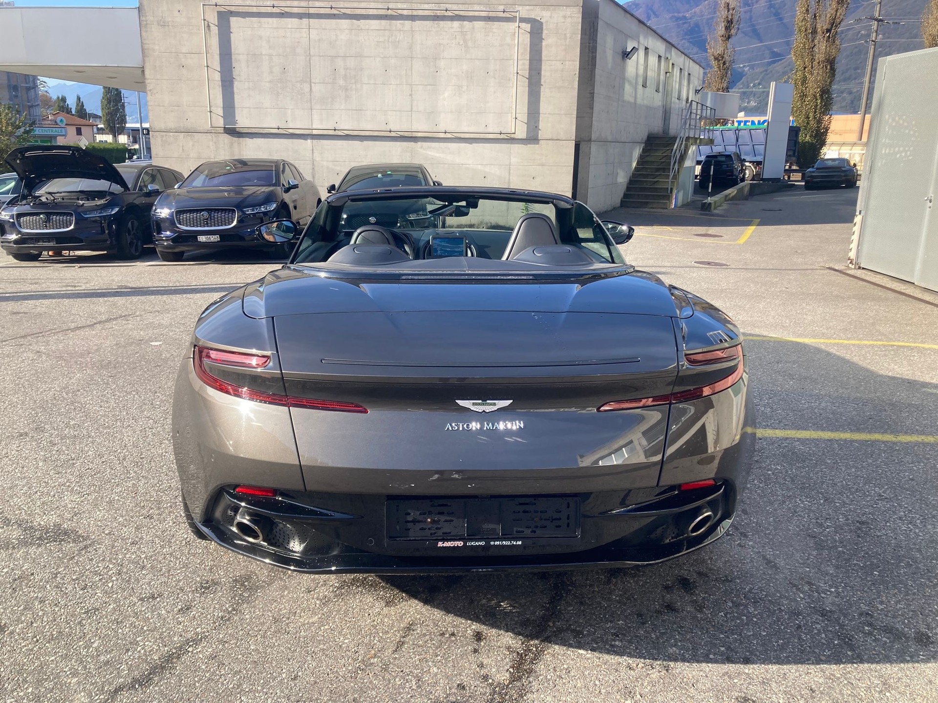 ASTON MARTIN DB11 V8 Volante Touchtronic 3-image-7