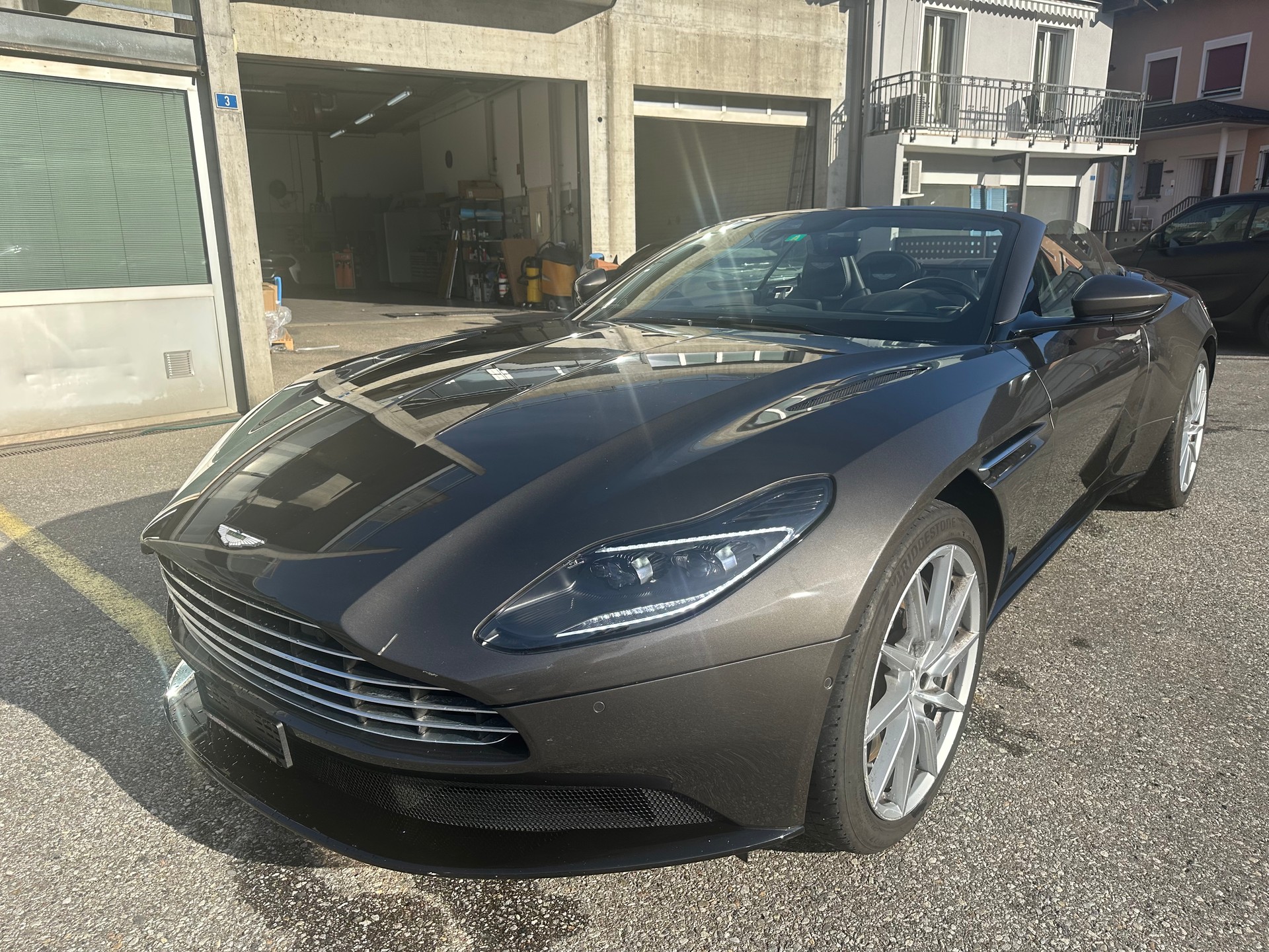 ASTON MARTIN DB11 V8 Volante Touchtronic 3