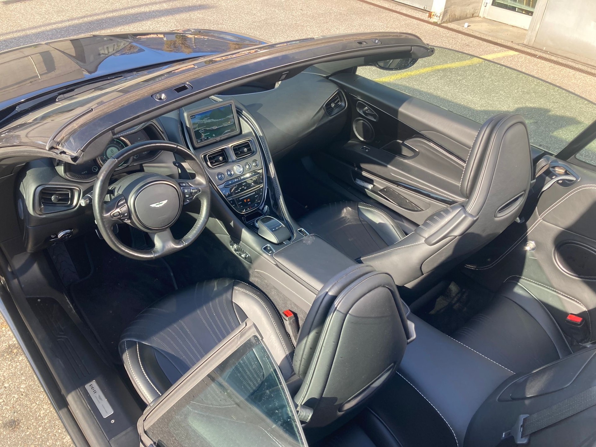 ASTON MARTIN DB11 V8 Volante Touchtronic 3-image-10