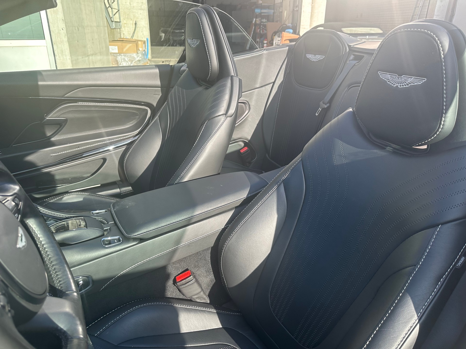 ASTON MARTIN DB11 V8 Volante Touchtronic 3-image-9
