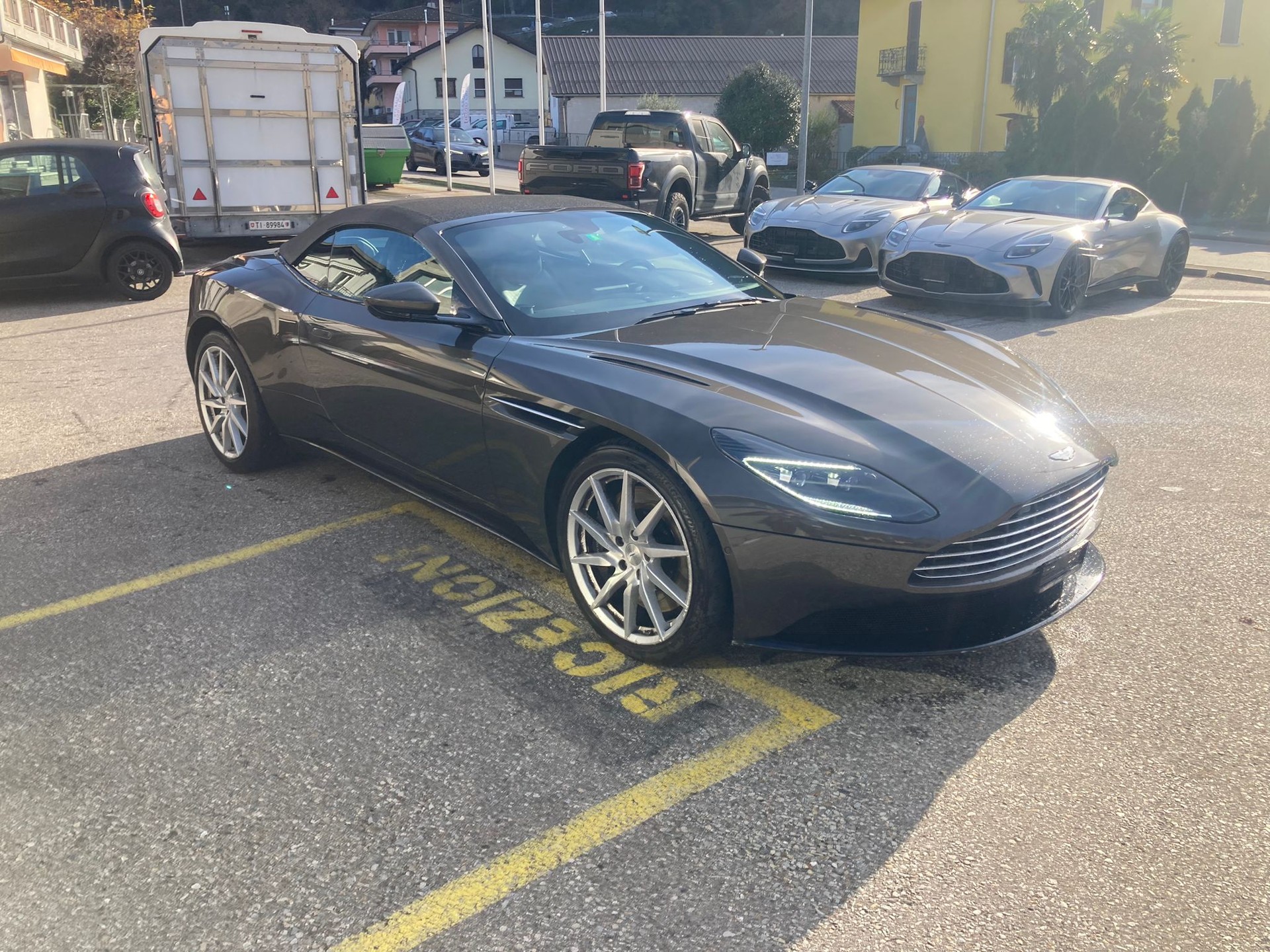 ASTON MARTIN DB11 V8 Volante Touchtronic 3-image-5