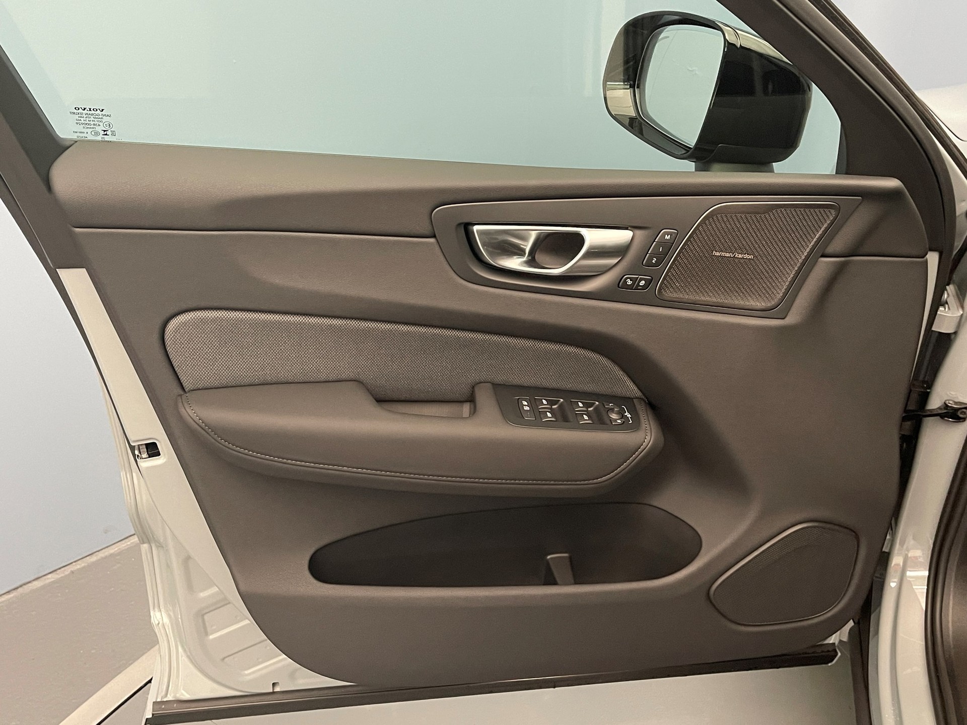 VOLVO XC60 2.0 T6 TE Black Edition eAWD-image-11