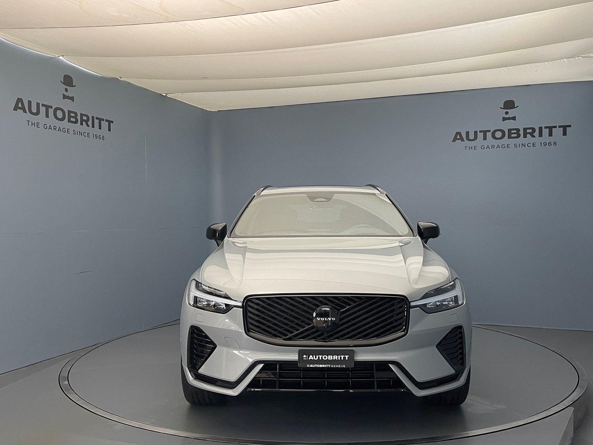 VOLVO XC60 2.0 T6 TE Black Edition eAWD-image-3