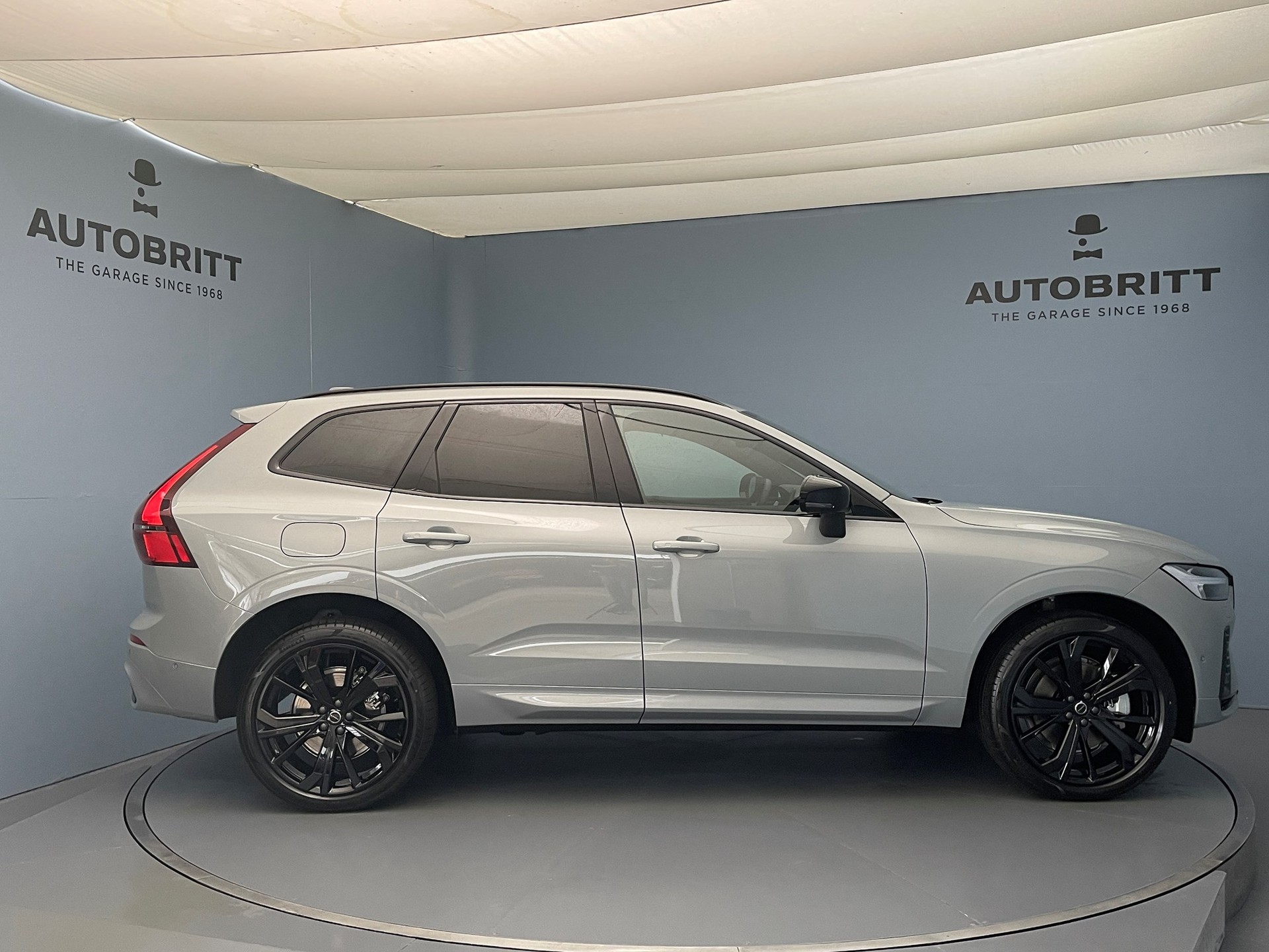 VOLVO XC60 2.0 T6 TE Black Edition eAWD-image-4