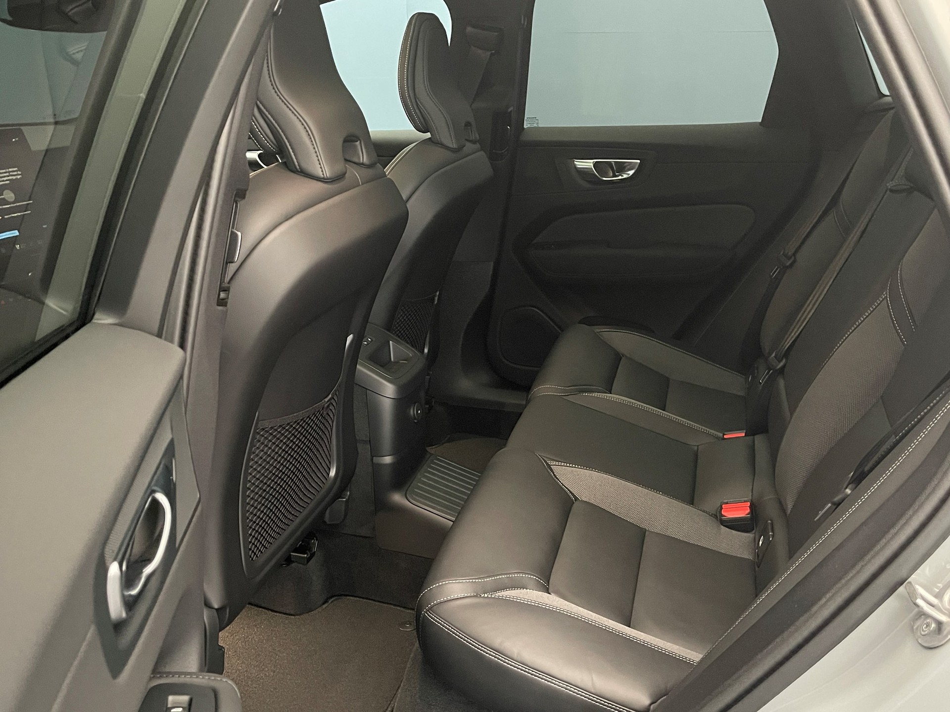 VOLVO XC60 2.0 T6 TE Black Edition eAWD-image-8