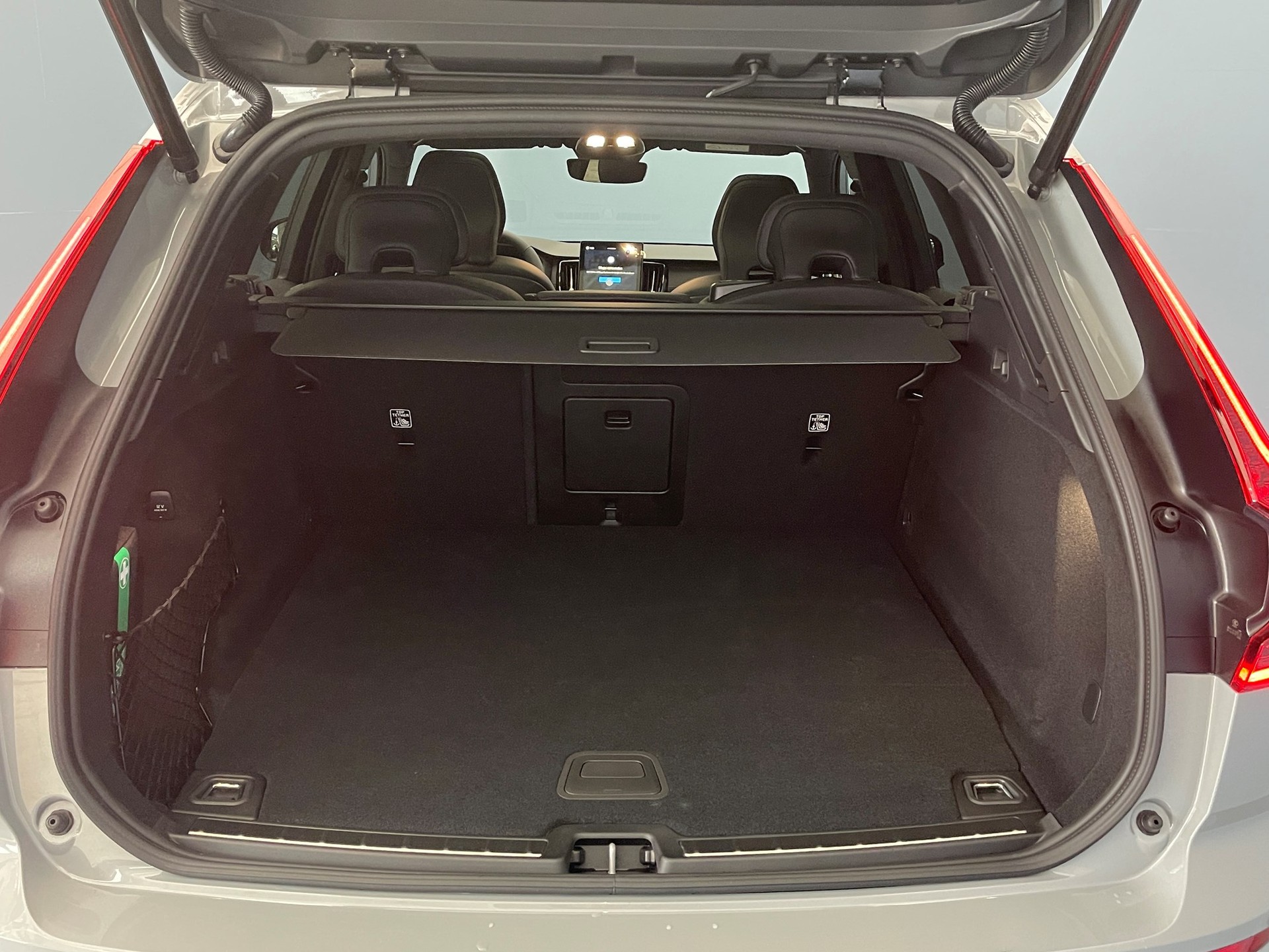 VOLVO XC60 2.0 T6 TE Black Edition eAWD-image-9
