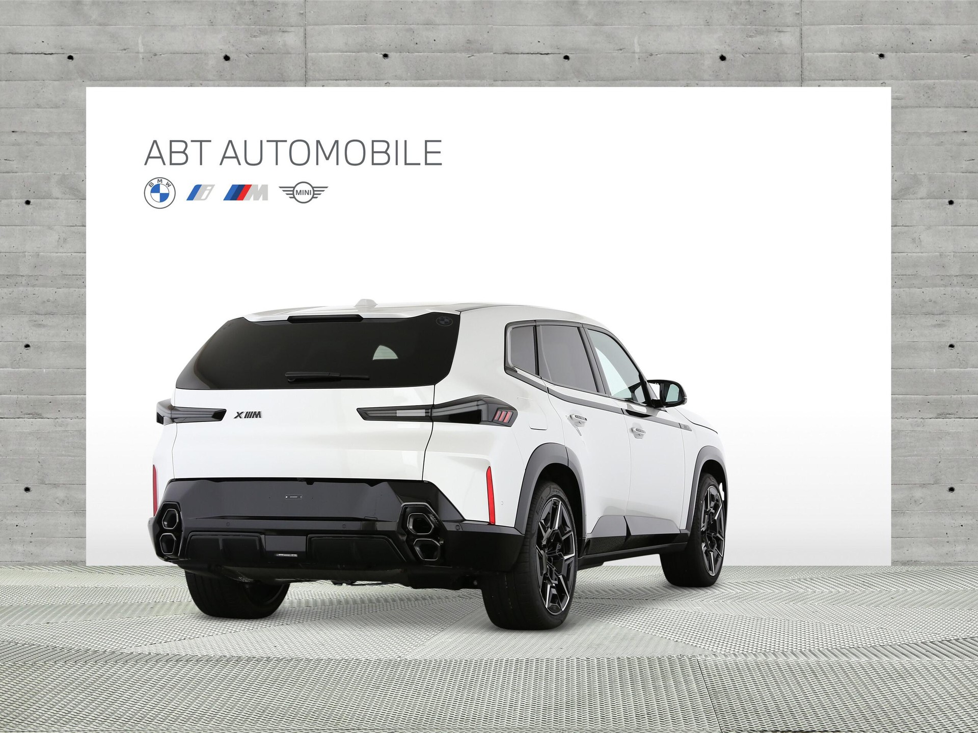 BMW XM 50e Plug-in Hybrid-showroom-element-1