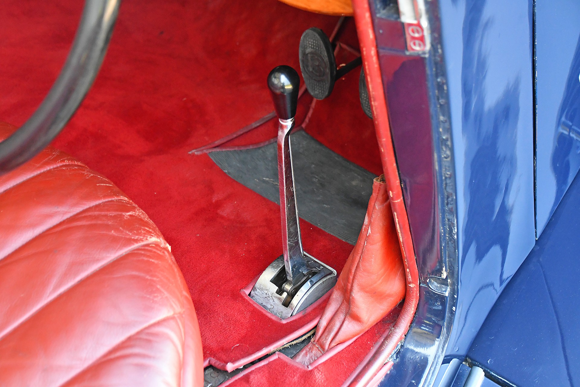 BENTLEY 3.5-Litre Derby Drophead Coupe-image-11