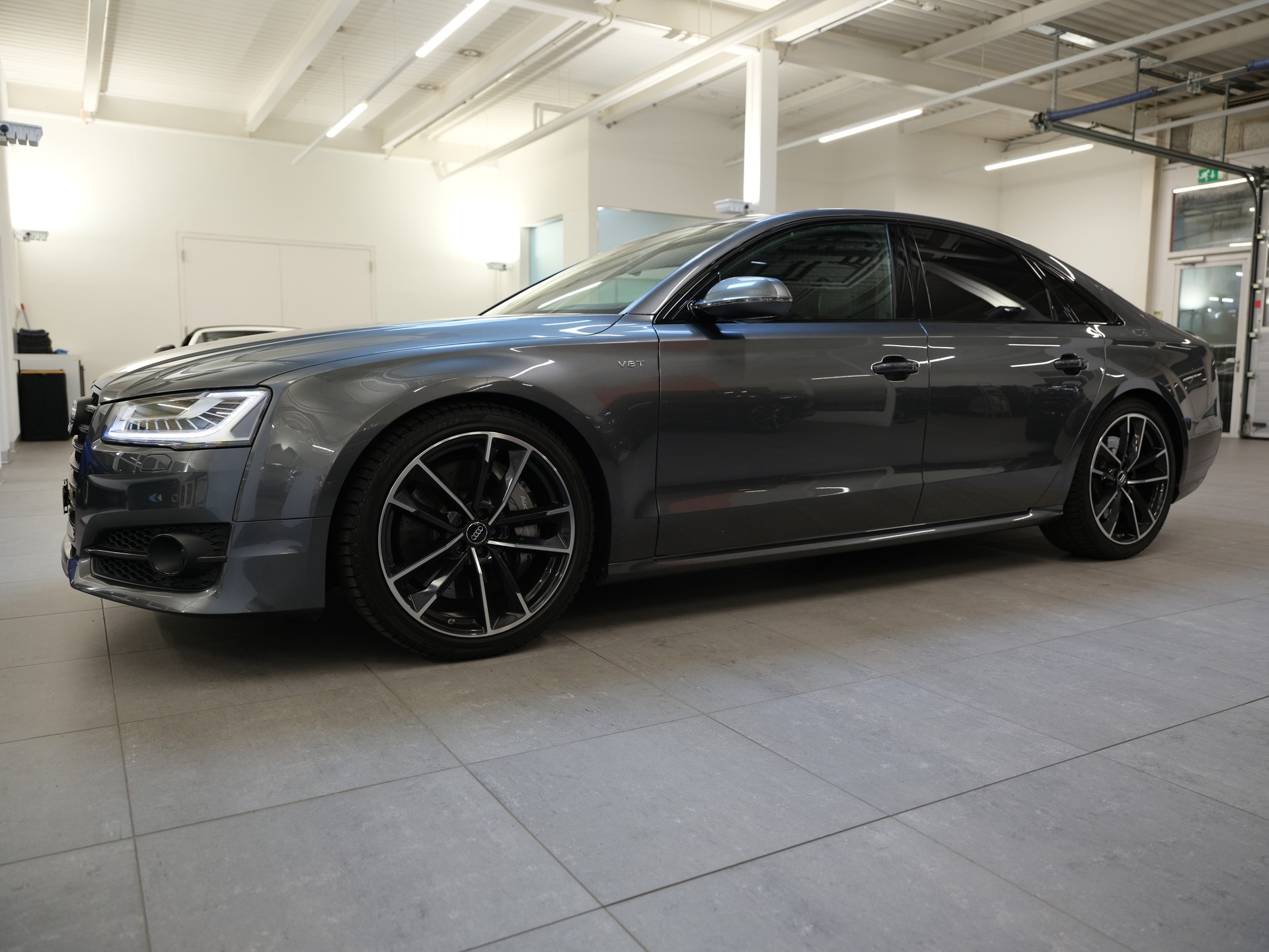 AUDI S8 4.0 TFSI V8 plus quattro tiptronic-showroom-element-2