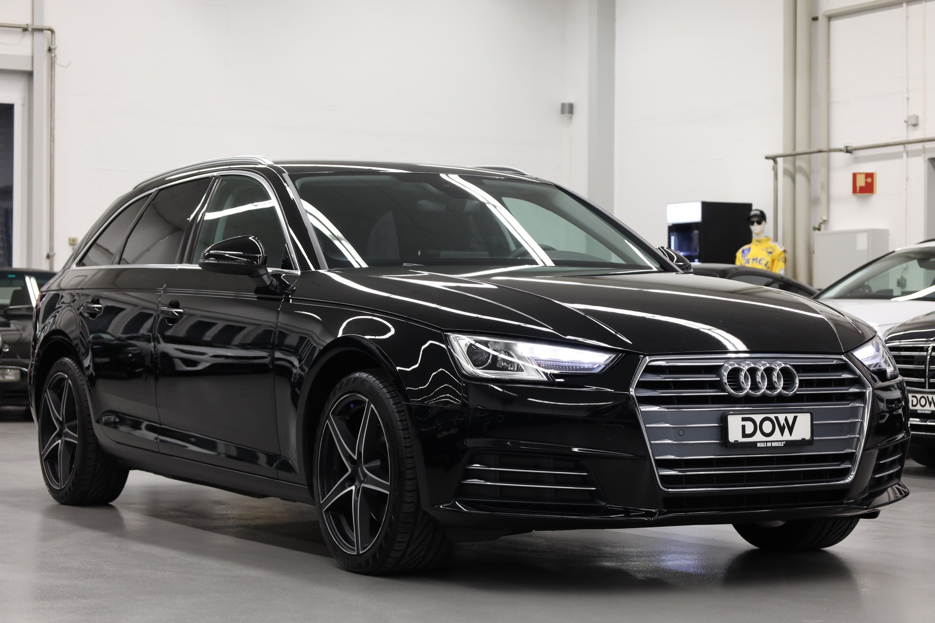 AUDI A4 Avant 2.0 TDI 150 Sport S-Tronic-showroom-element-1