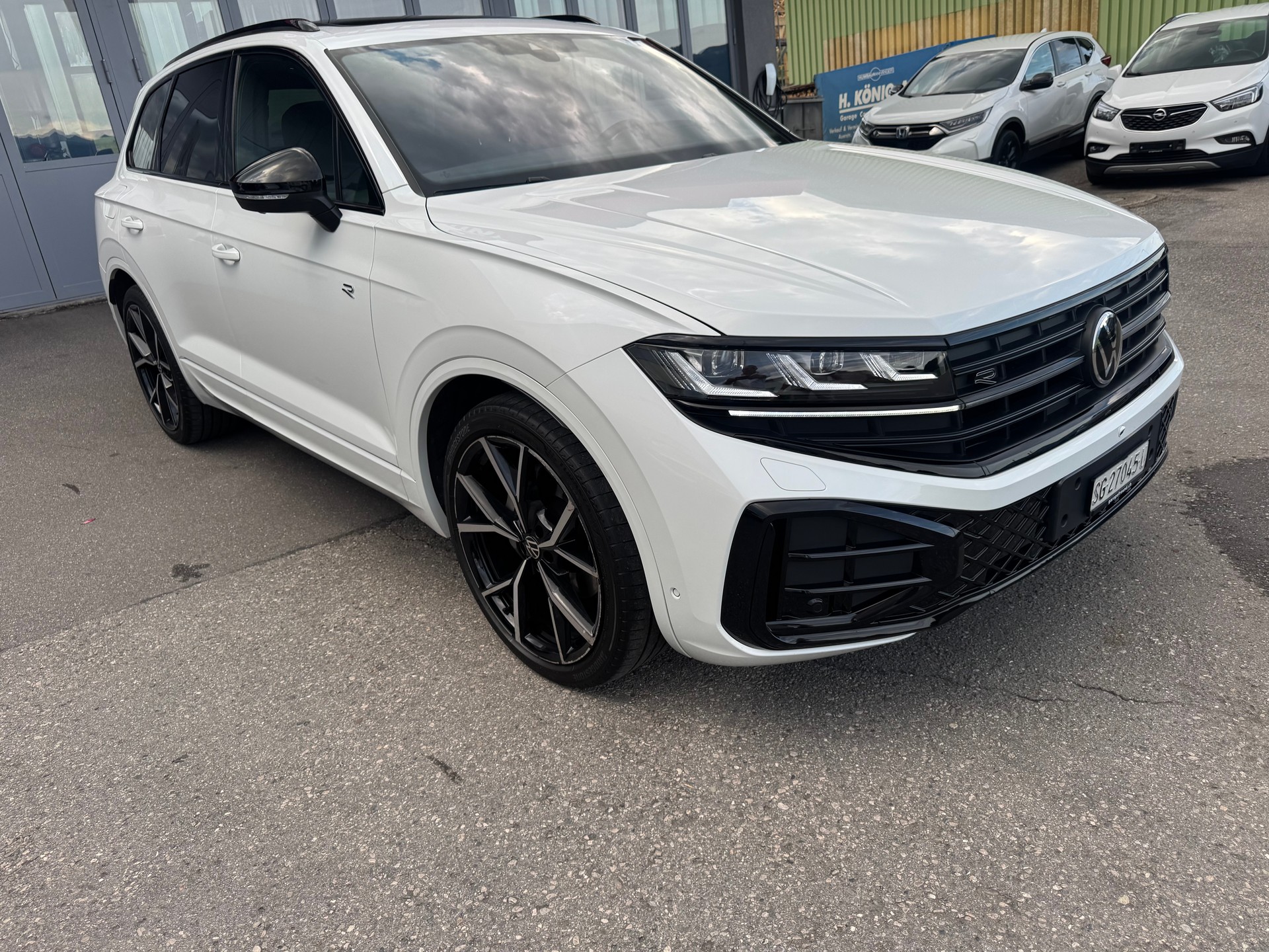 VW Touareg 3.0 TDI R-Line Tiptronic-showroom-element-1
