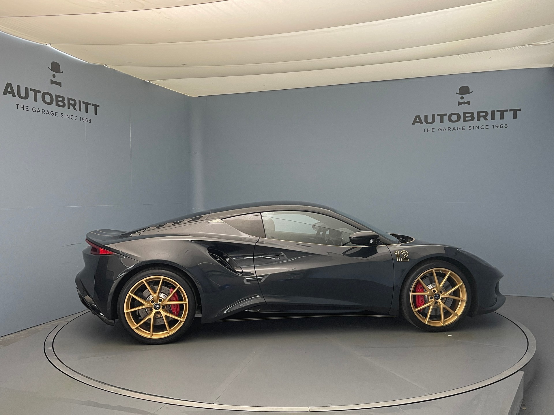 LOTUS Emira 2.0 I4 Limited Edition-showroom-element-3