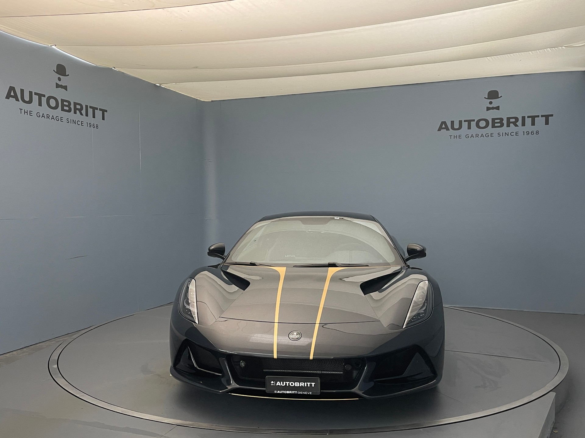LOTUS Emira 2.0 I4 Limited Edition-showroom-element-2