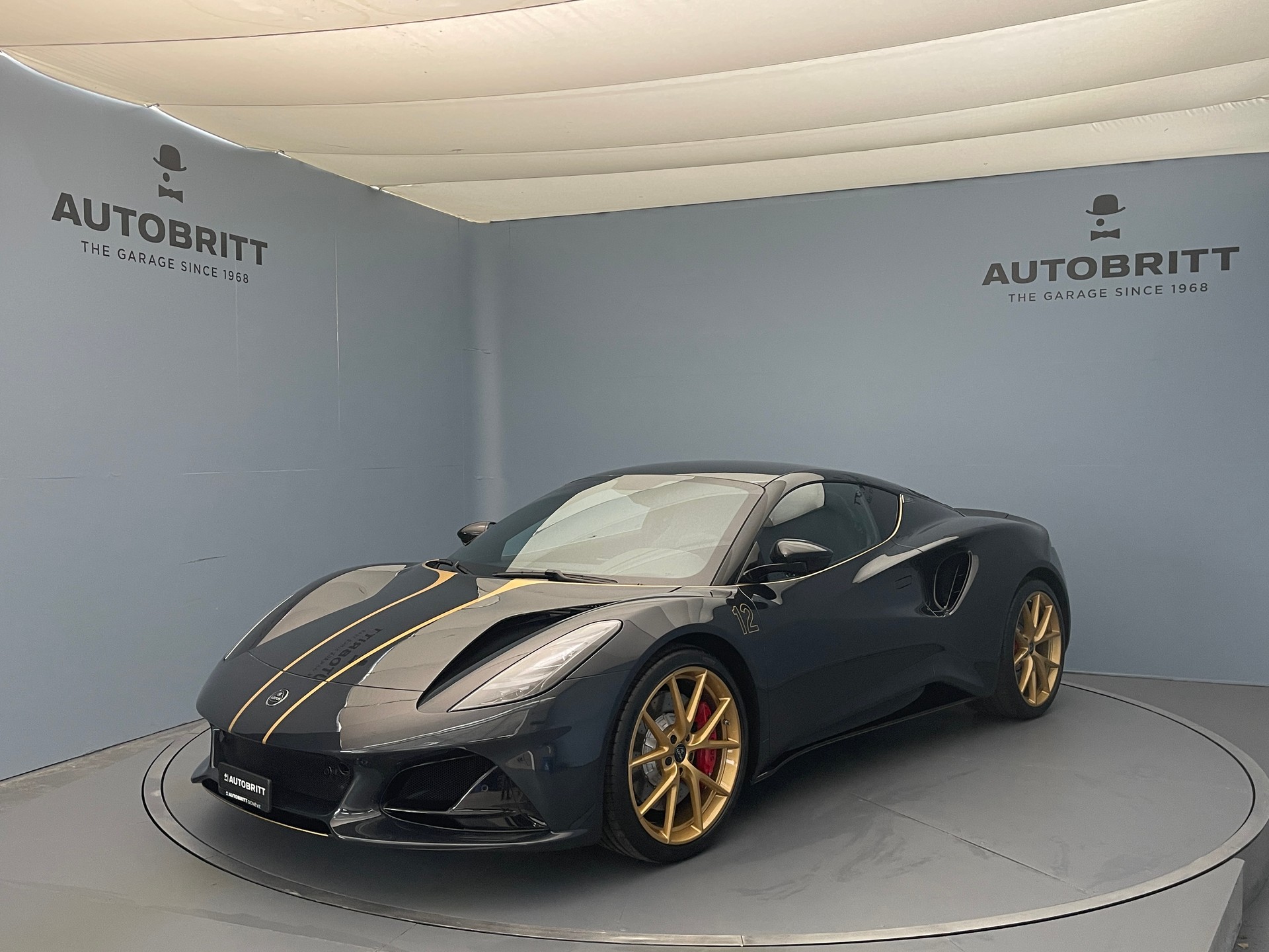 LOTUS Emira 2.0 I4 Limited Edition-showroom-element-1