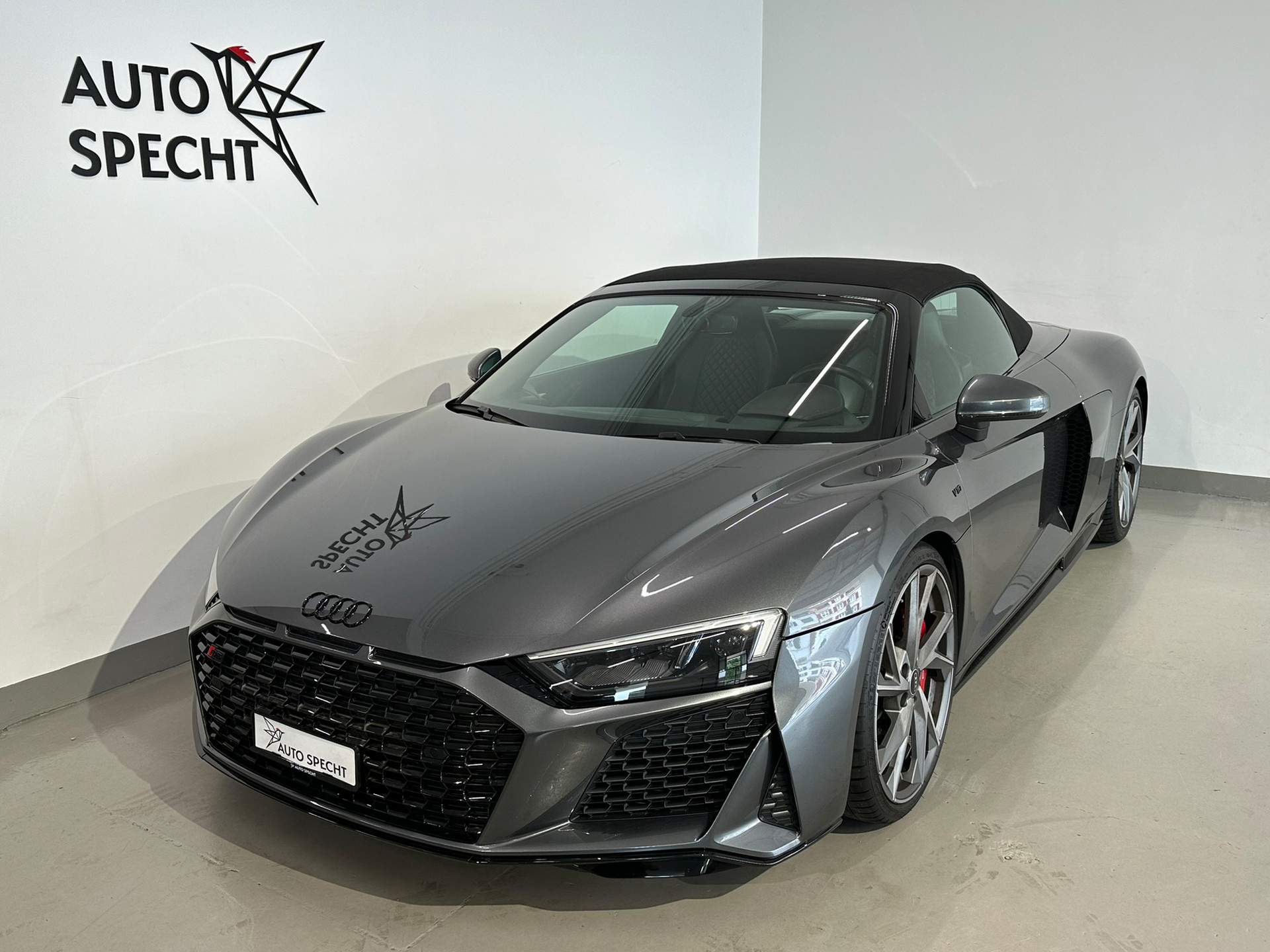 AUDI R8 Spyder RWD S-Tronic-showroom-element-1