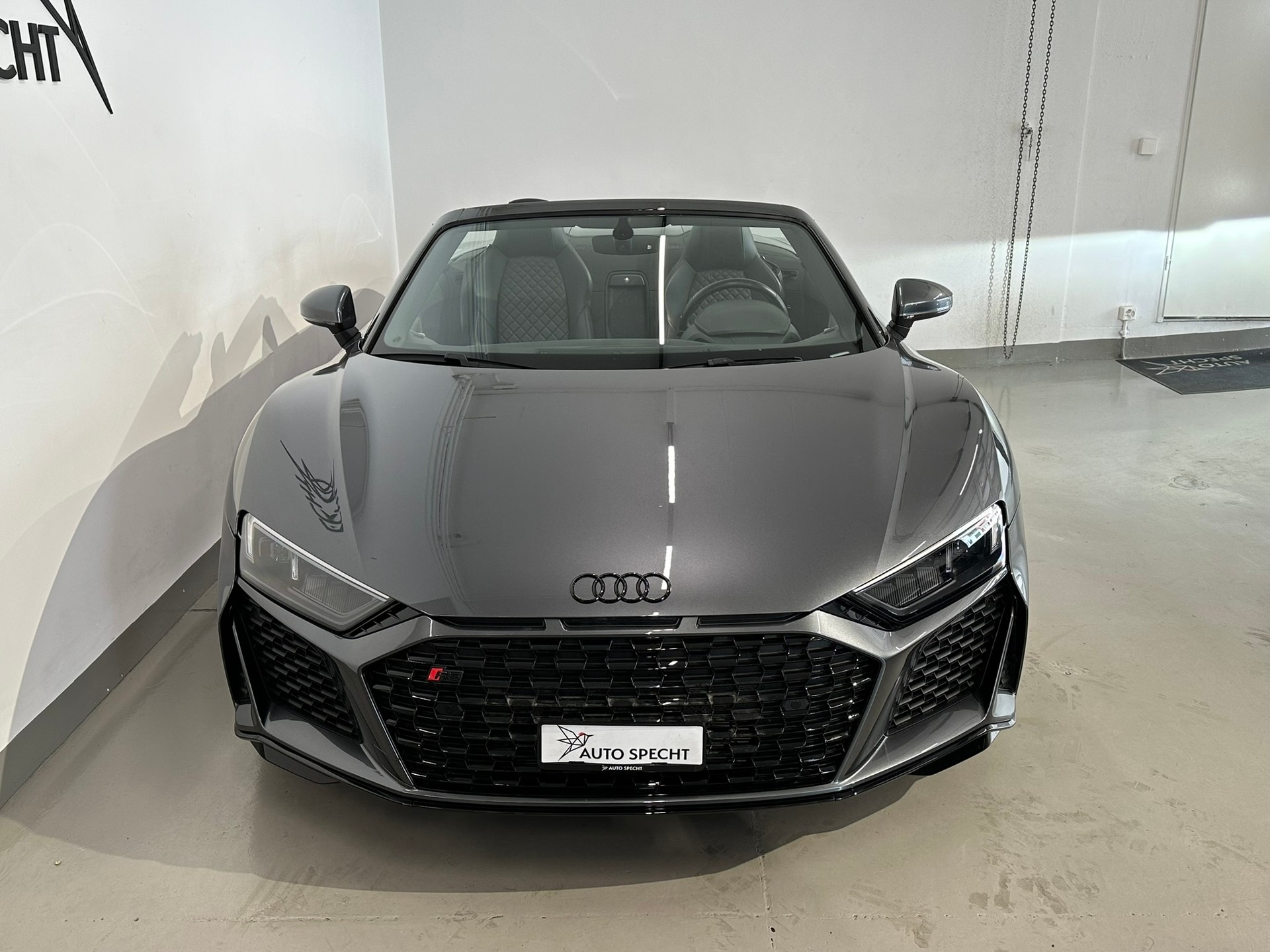 AUDI R8 Spyder RWD S-Tronic-showroom-element-2