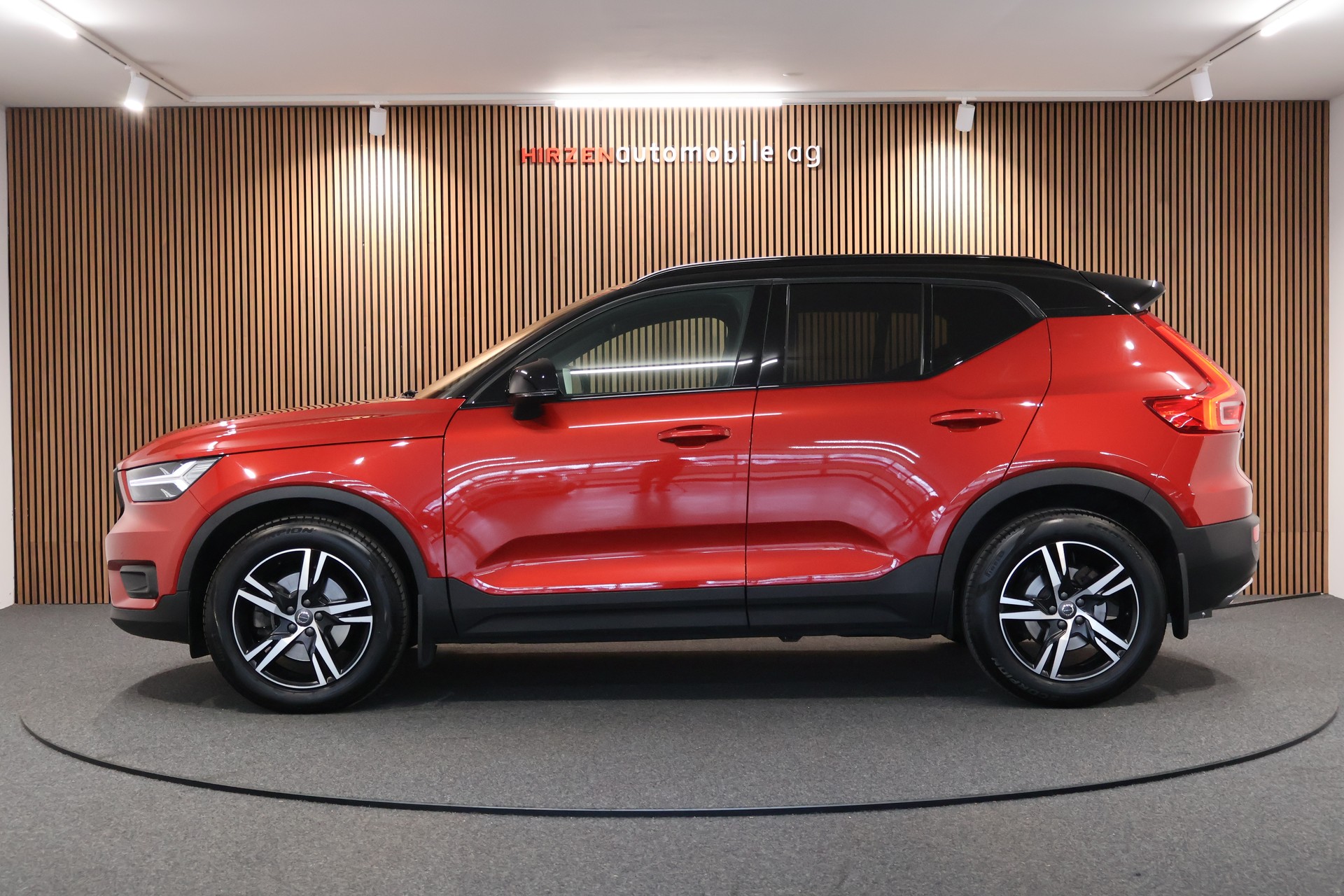 VOLVO XC40 D4 AWD R-Design Geartronic-showroom-element-1