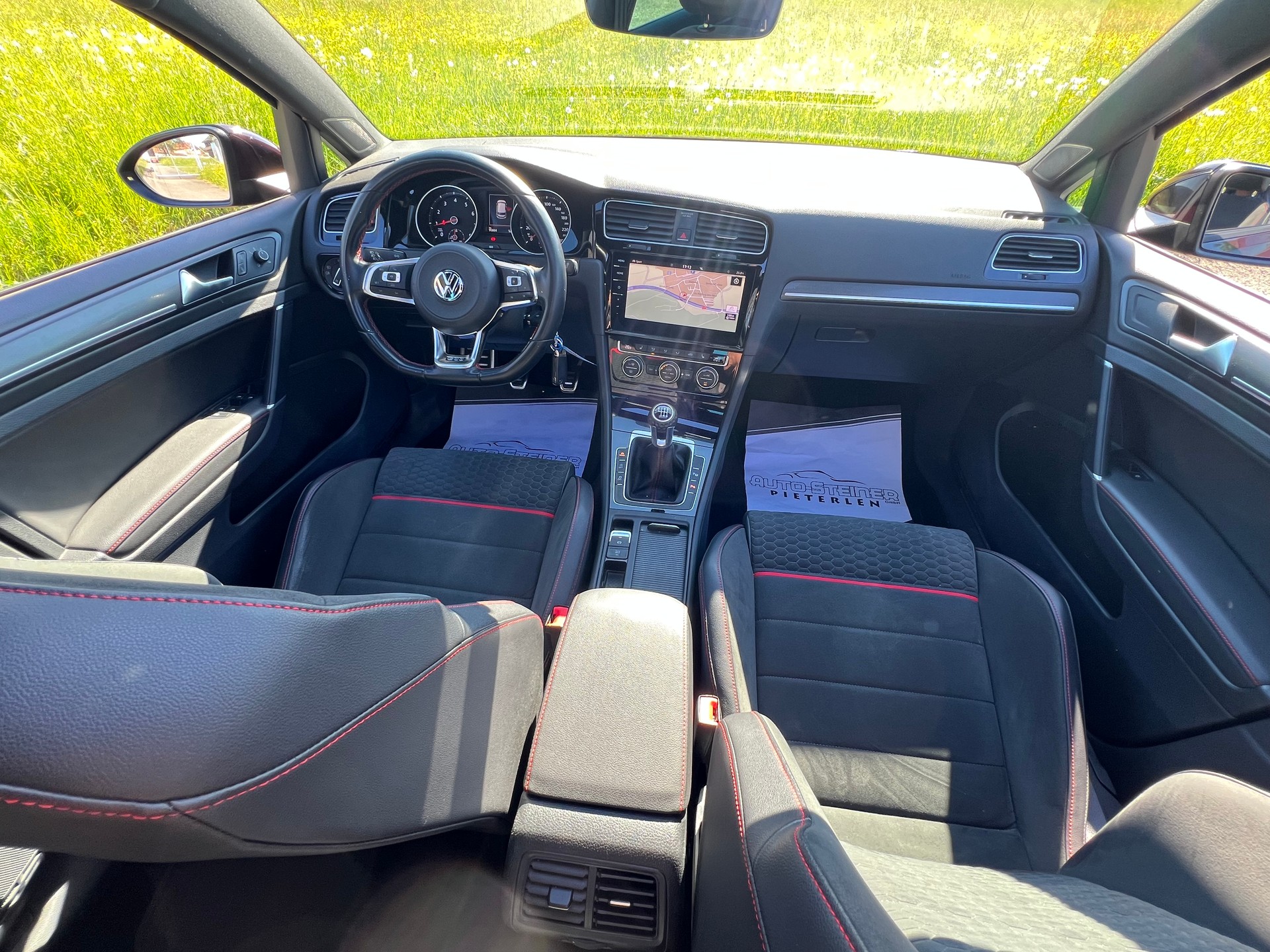 VW Golf  2.0 TSI GTI "VIOLETT SONDER LACKIERUNG" 6 GANG SCHALTER !!  AB MFK + AB SERVICE MIT SO. + WINTERREIFEN. CH WAGEN.-showroom-element-3