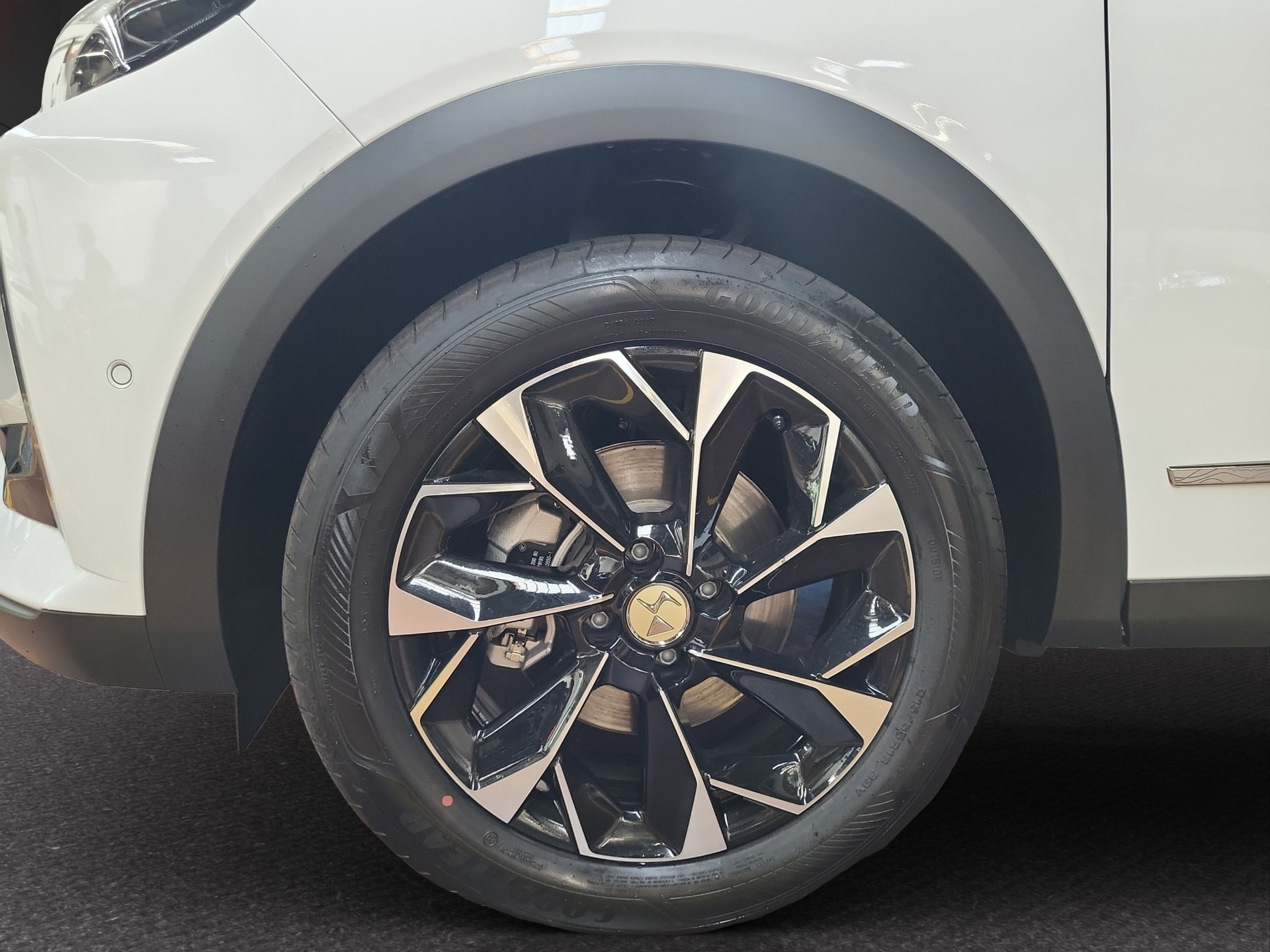 DS AUTOMOBILES DS3 1.2 MHEV Jules Verne-showroom-element-3