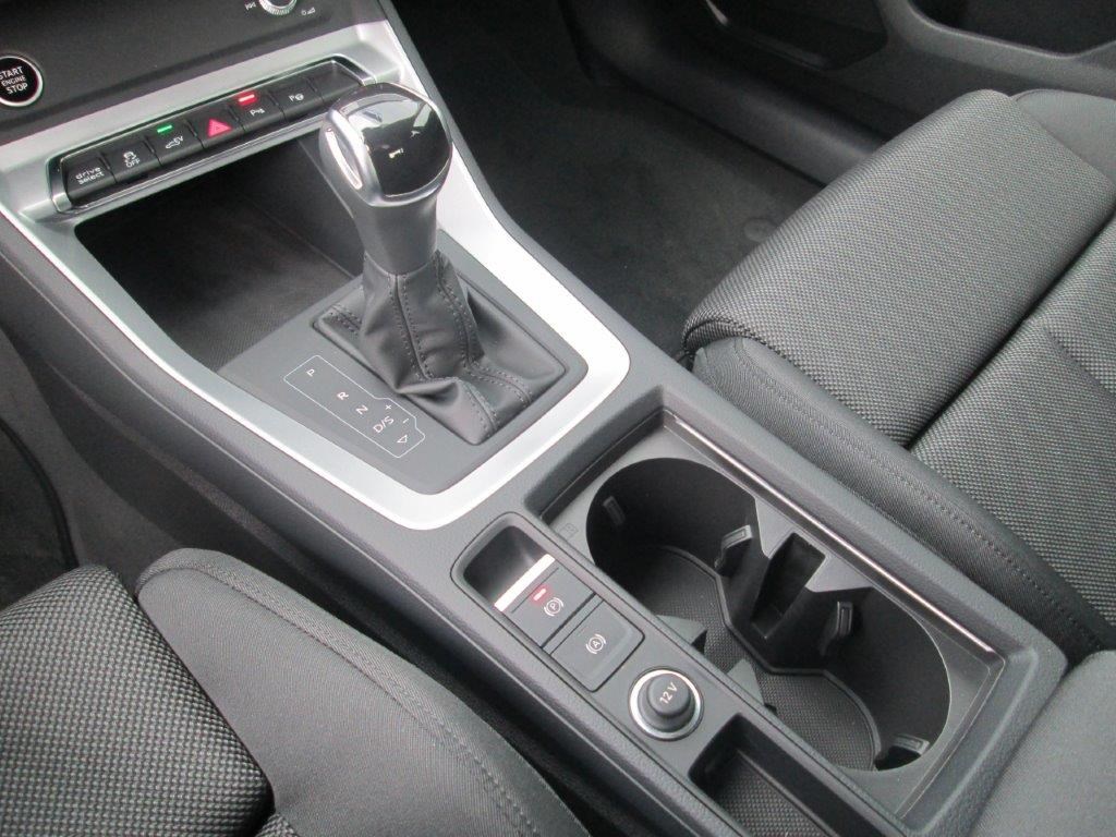AUDI Q3 45 TFSI e S line S-tronic-image-13