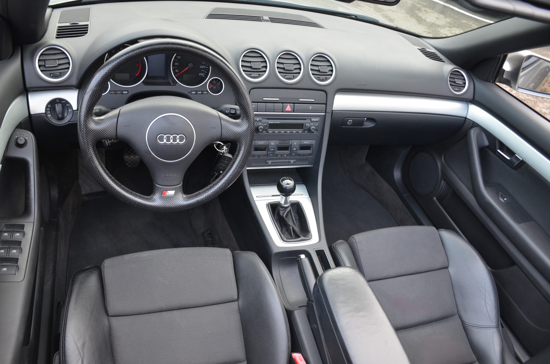 AUDI A4 Cabriolet 1.8 Turbo-image-13
