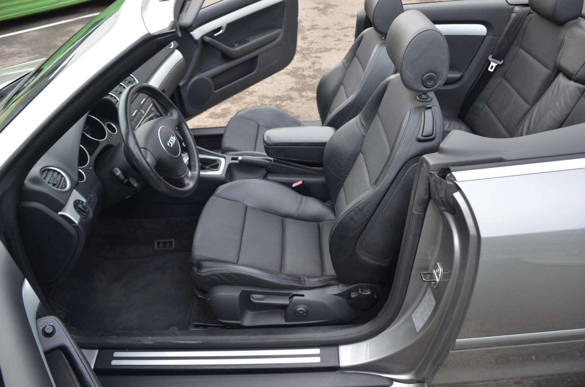 AUDI A4 Cabriolet 1.8 Turbo-image-14
