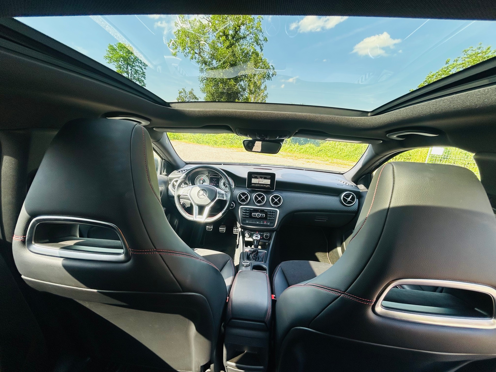 MERCEDES-BENZ A 180 AMG Line-image-11