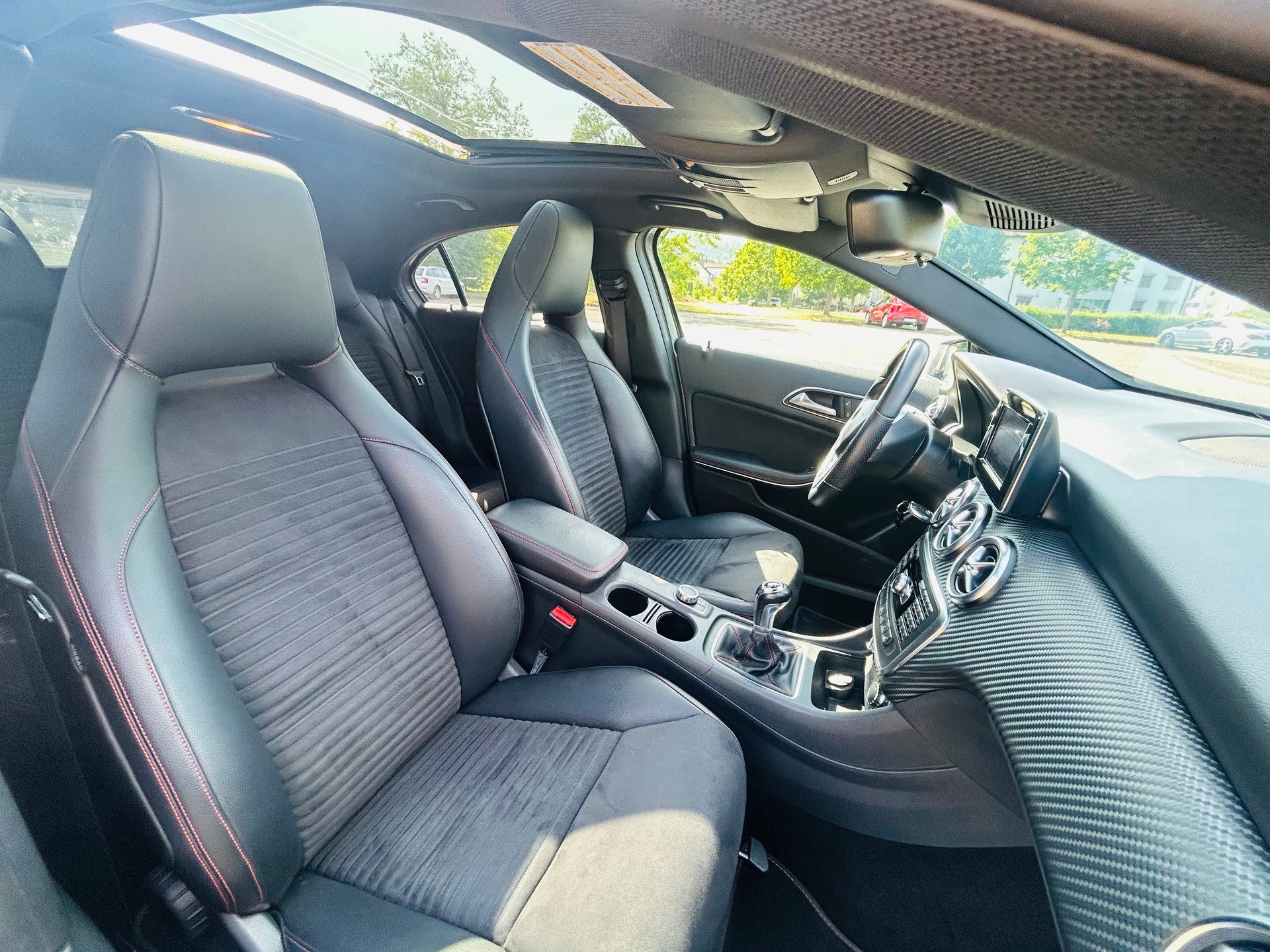 MERCEDES-BENZ A 180 AMG Line-image-10
