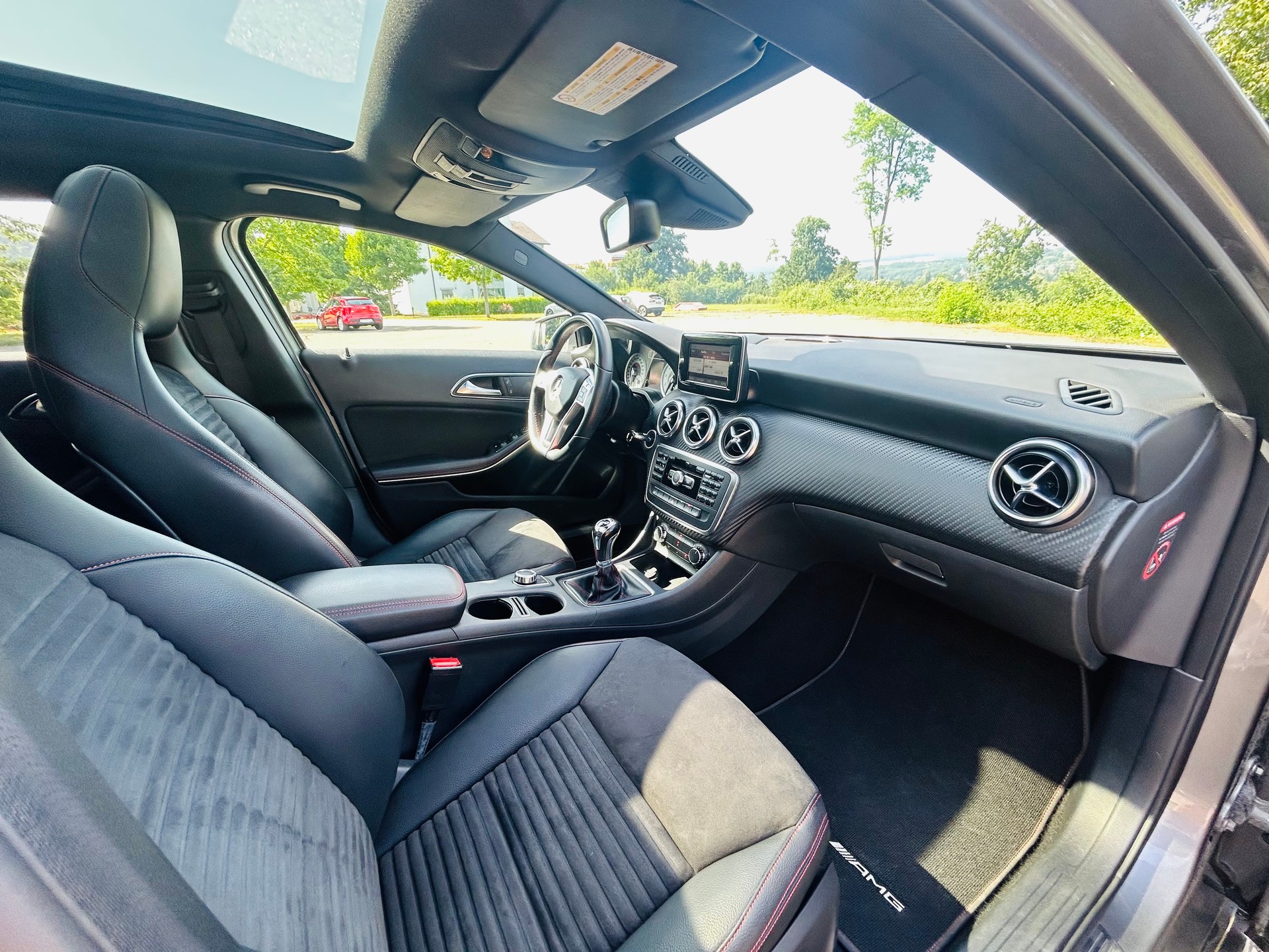 MERCEDES-BENZ A 180 AMG Line-image-9