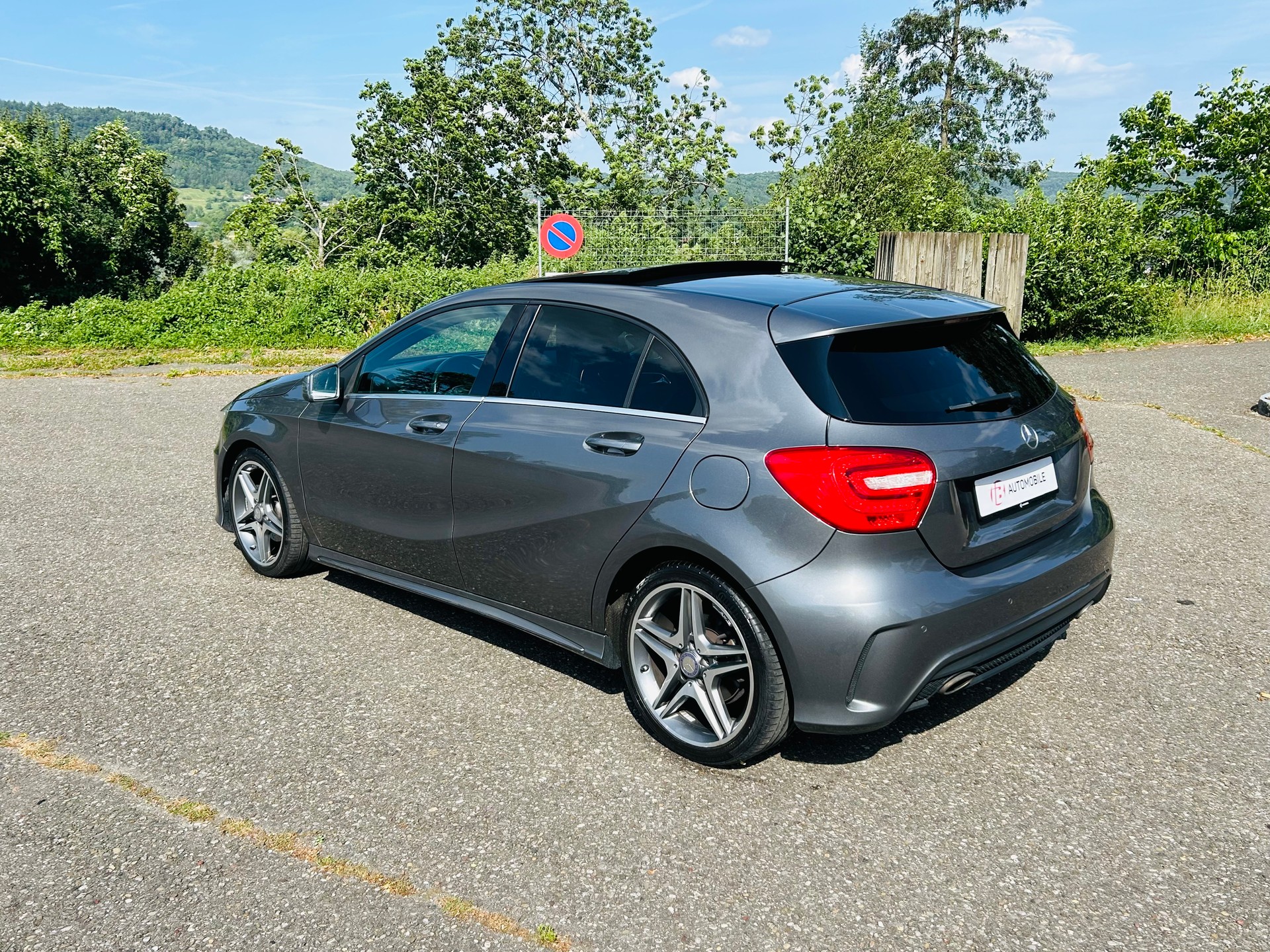 MERCEDES-BENZ A 180 AMG Line-image-3