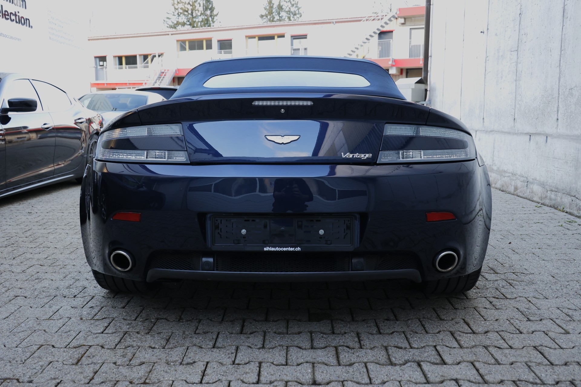 ASTON MARTIN V8 Vantage 4.7 Sportshift-showroom-element-2