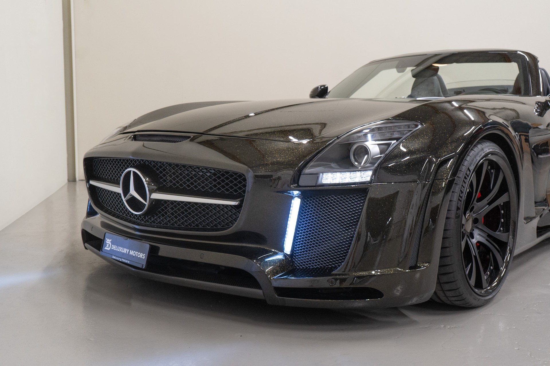 MERCEDES-BENZ SLS 63 AMG FAB DESIGN 1 of 1-showroom-element-2