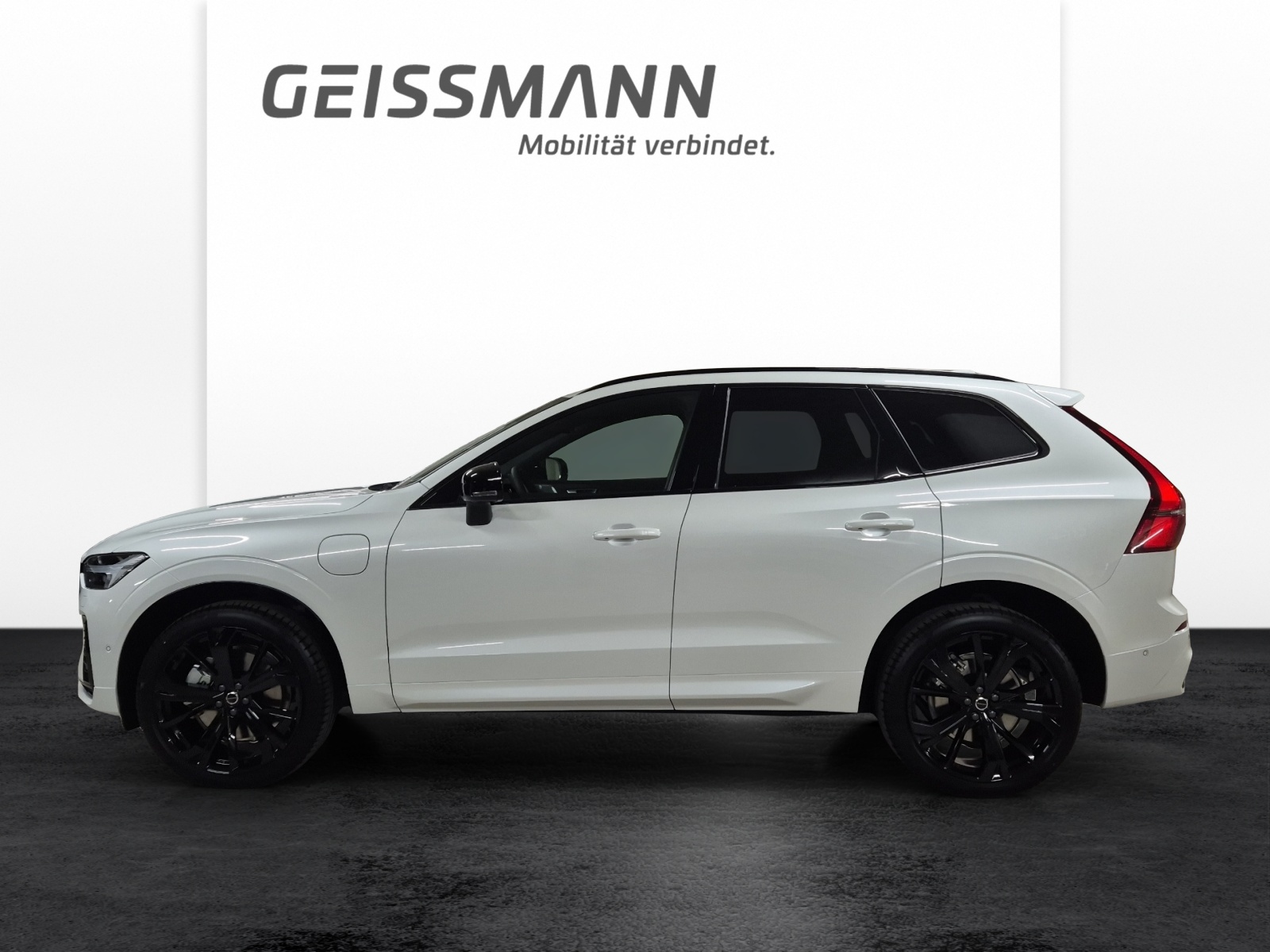 VOLVO XC60 2.0 T6 TE Black Edition eAWD-showroom-element-2