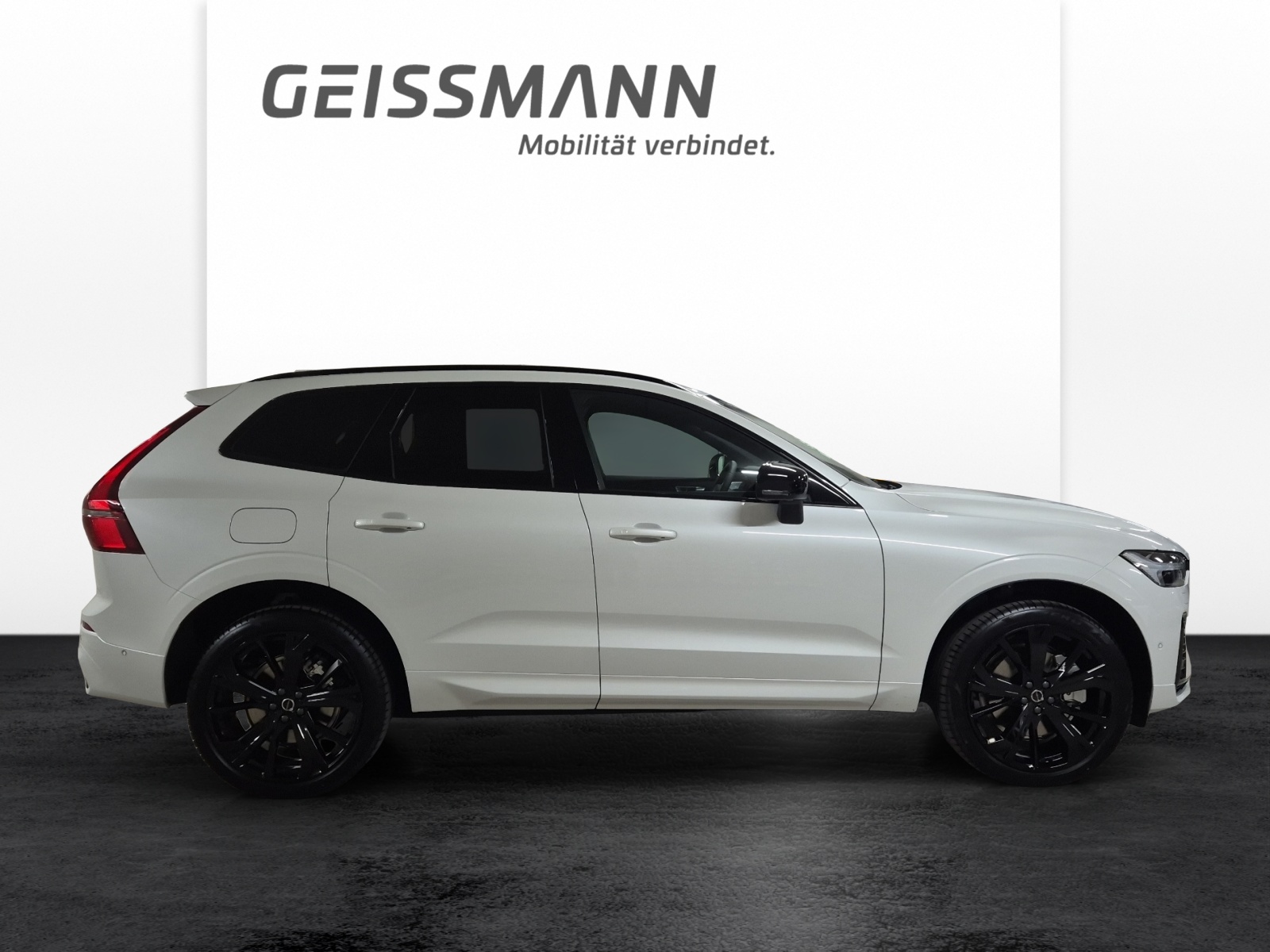 VOLVO XC60 2.0 T6 TE Black Edition eAWD-showroom-element-3