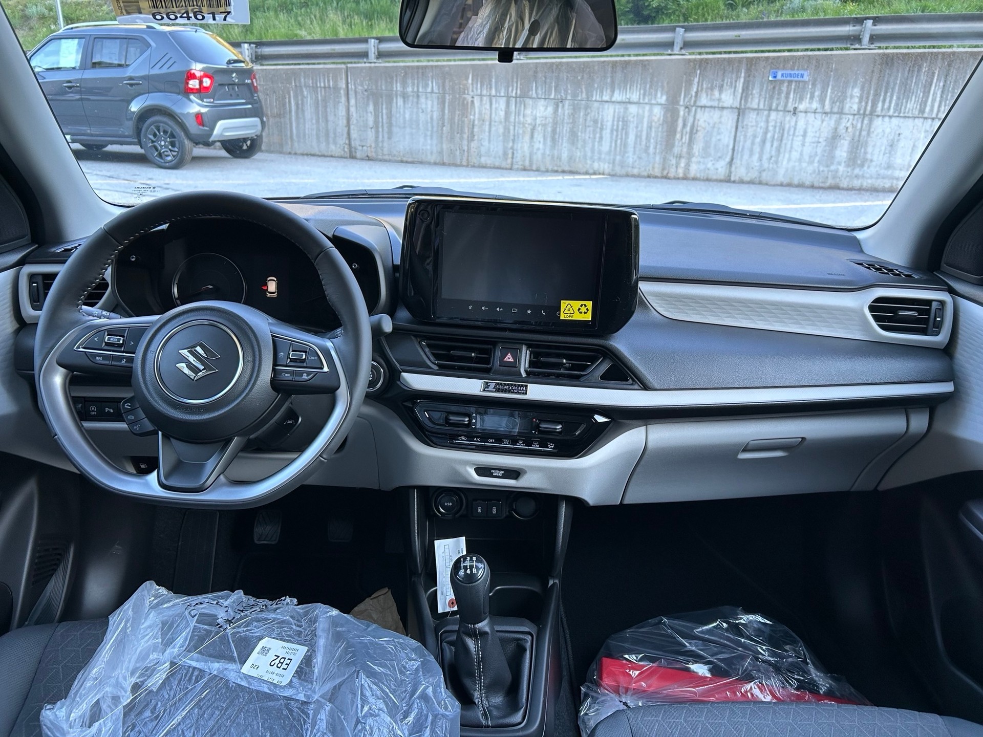 SUZUKI Swift 1.2 1st Edition Hybrid 4x4-image-9