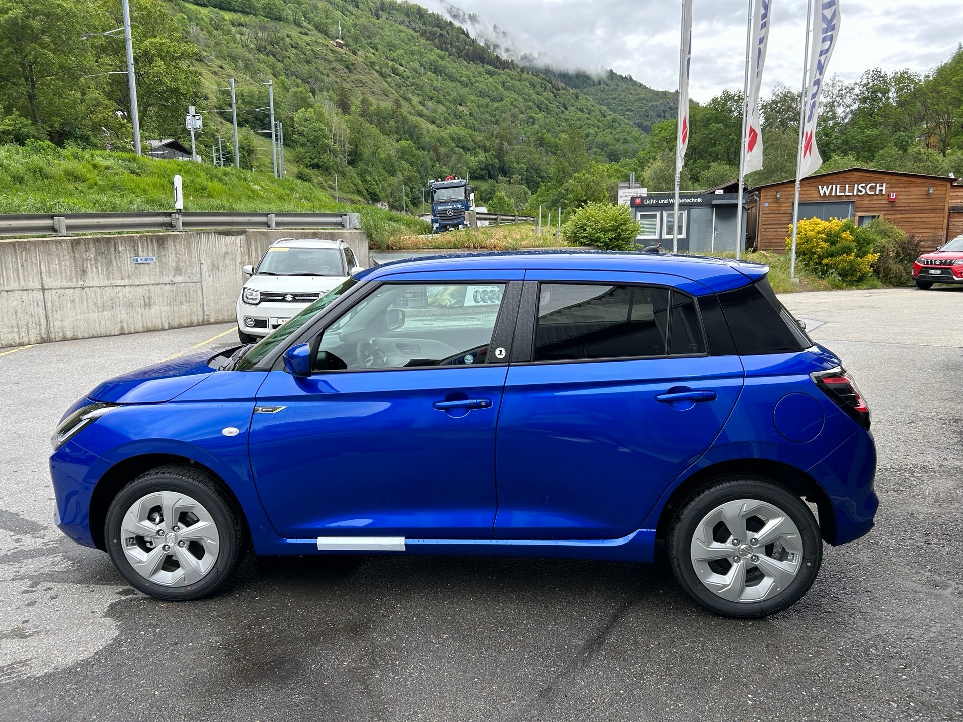 SUZUKI Swift 1.2 1st Edition Hybrid 4x4-image-3