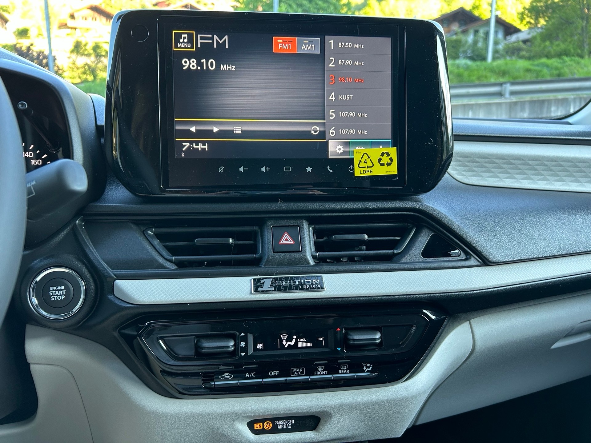 SUZUKI Swift 1.2 1st Edition Hybrid 4x4-image-7