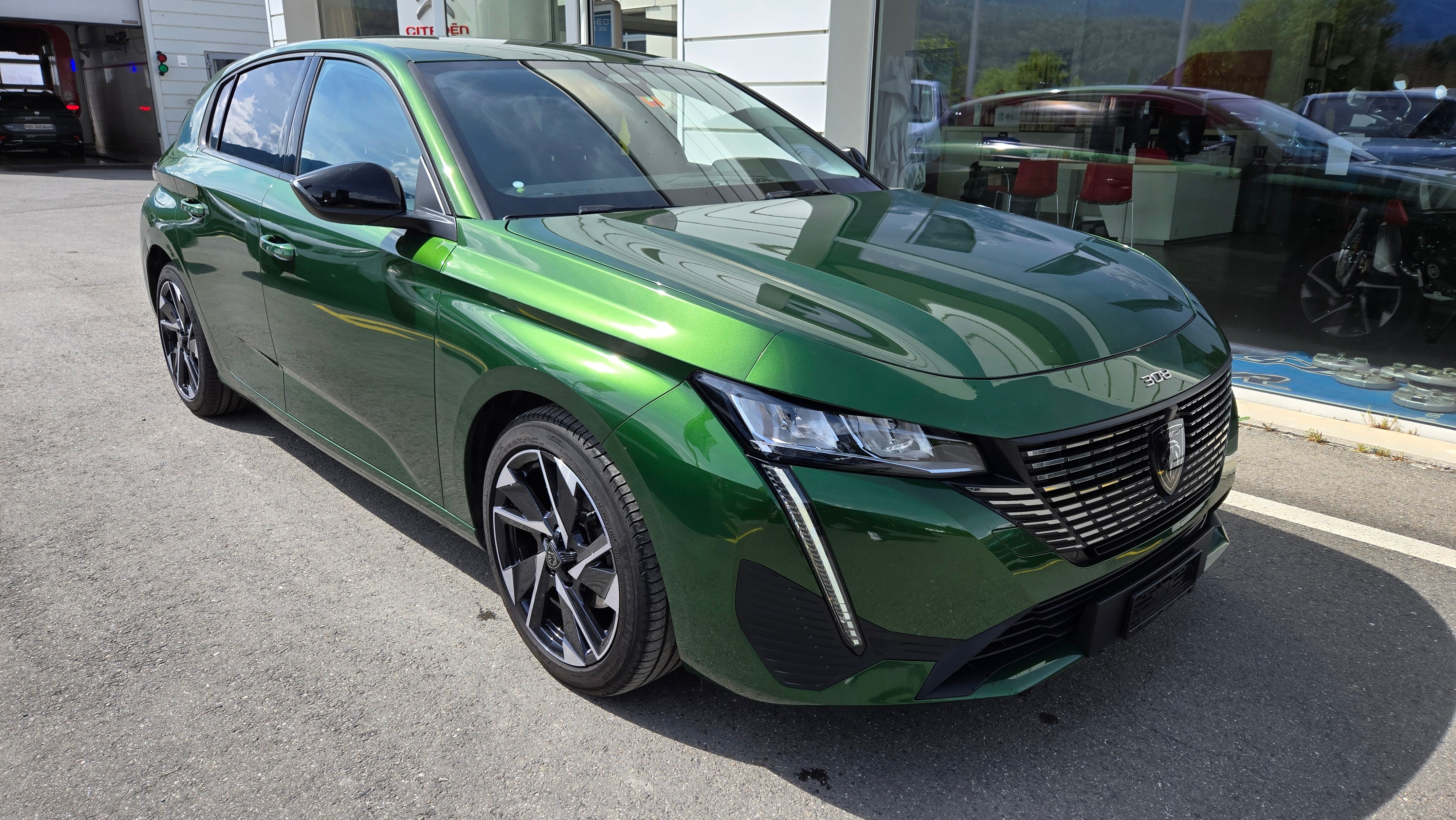 PEUGEOT 308 1.2 Pure Tech (Limousine) Peugeot PEUGEOT 308 1.2 Pure Tech (Limousine)