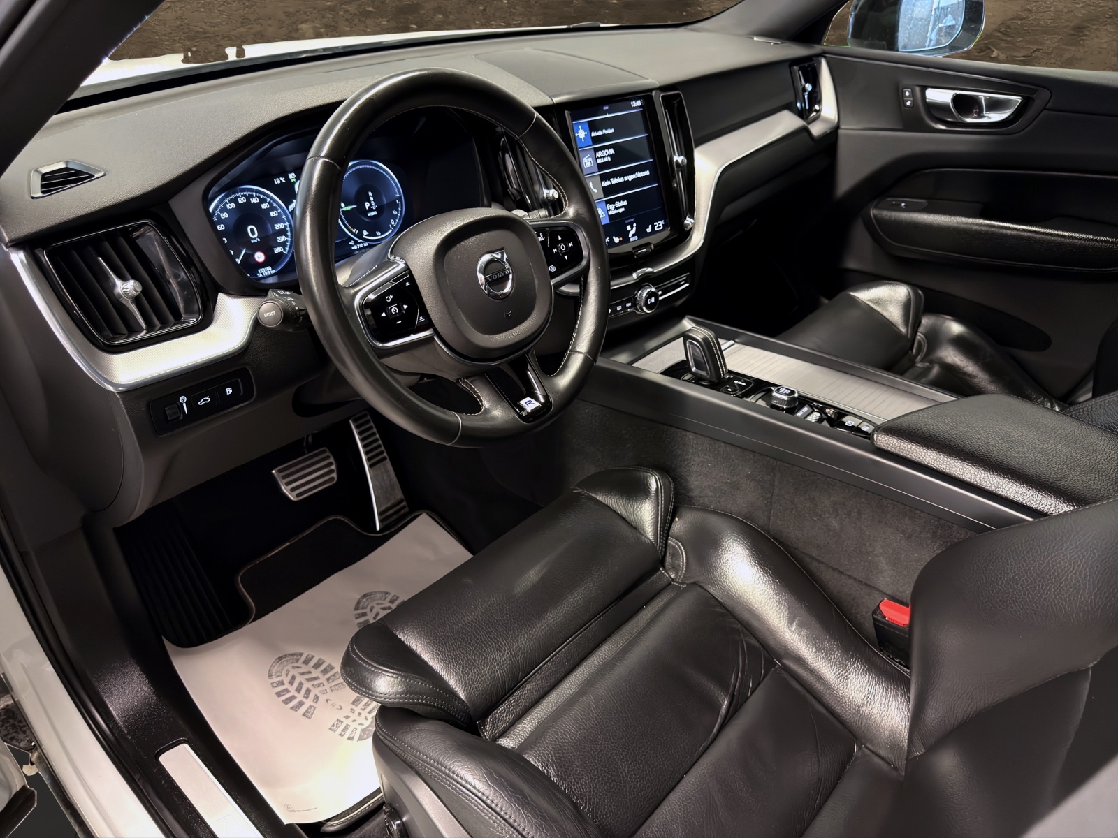 VOLVO XC60 T8 eAWD R-Design Expression Geartronic-image-10