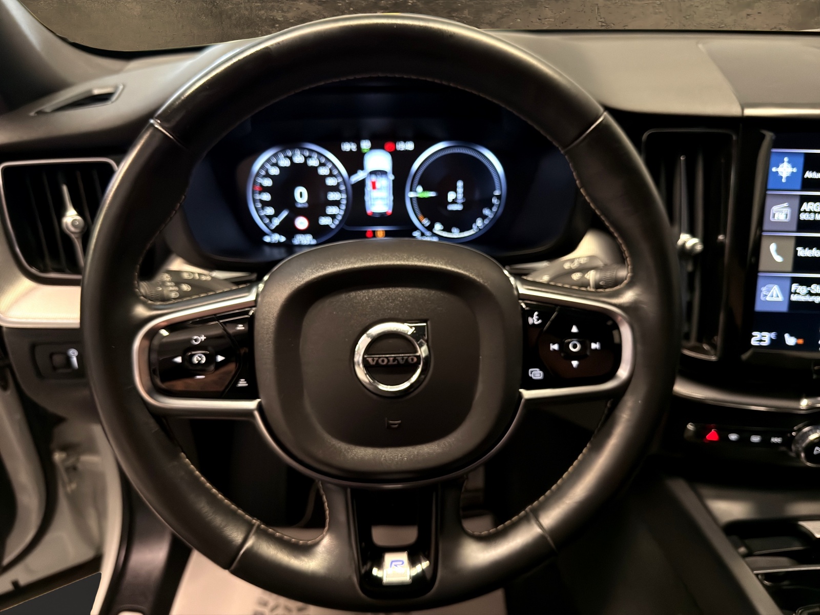 VOLVO XC60 T8 eAWD R-Design Expression Geartronic-image-7