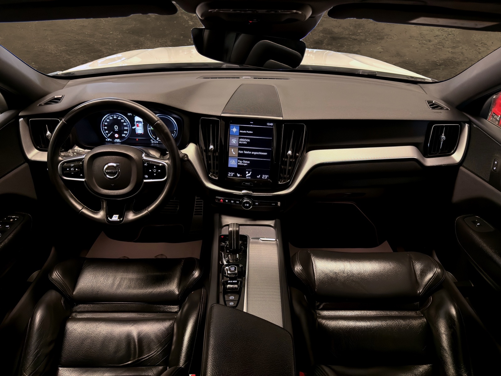 VOLVO XC60 T8 eAWD R-Design Expression Geartronic-showroom-element-3