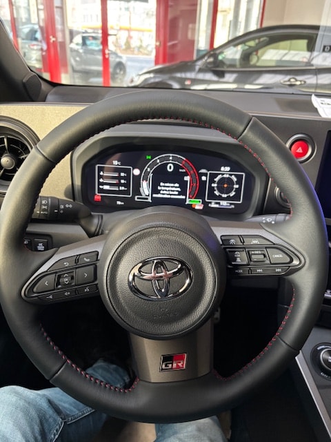 TOYOTA Yaris 1.6 GR Sport-image-4