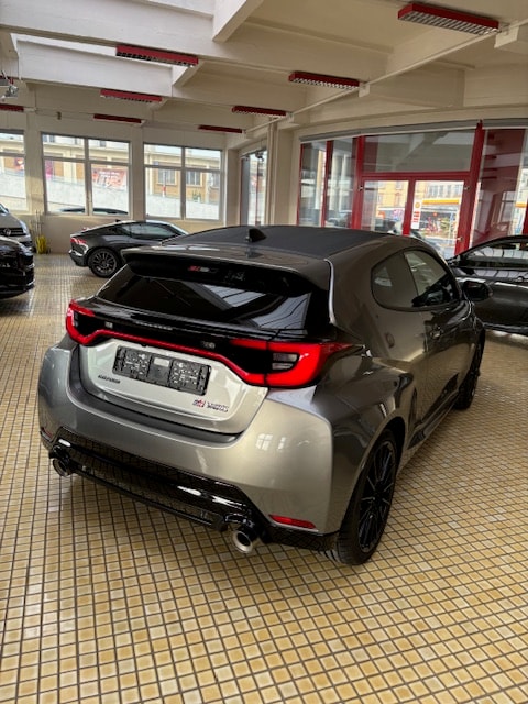 TOYOTA Yaris 1.6 GR Sport-image-1