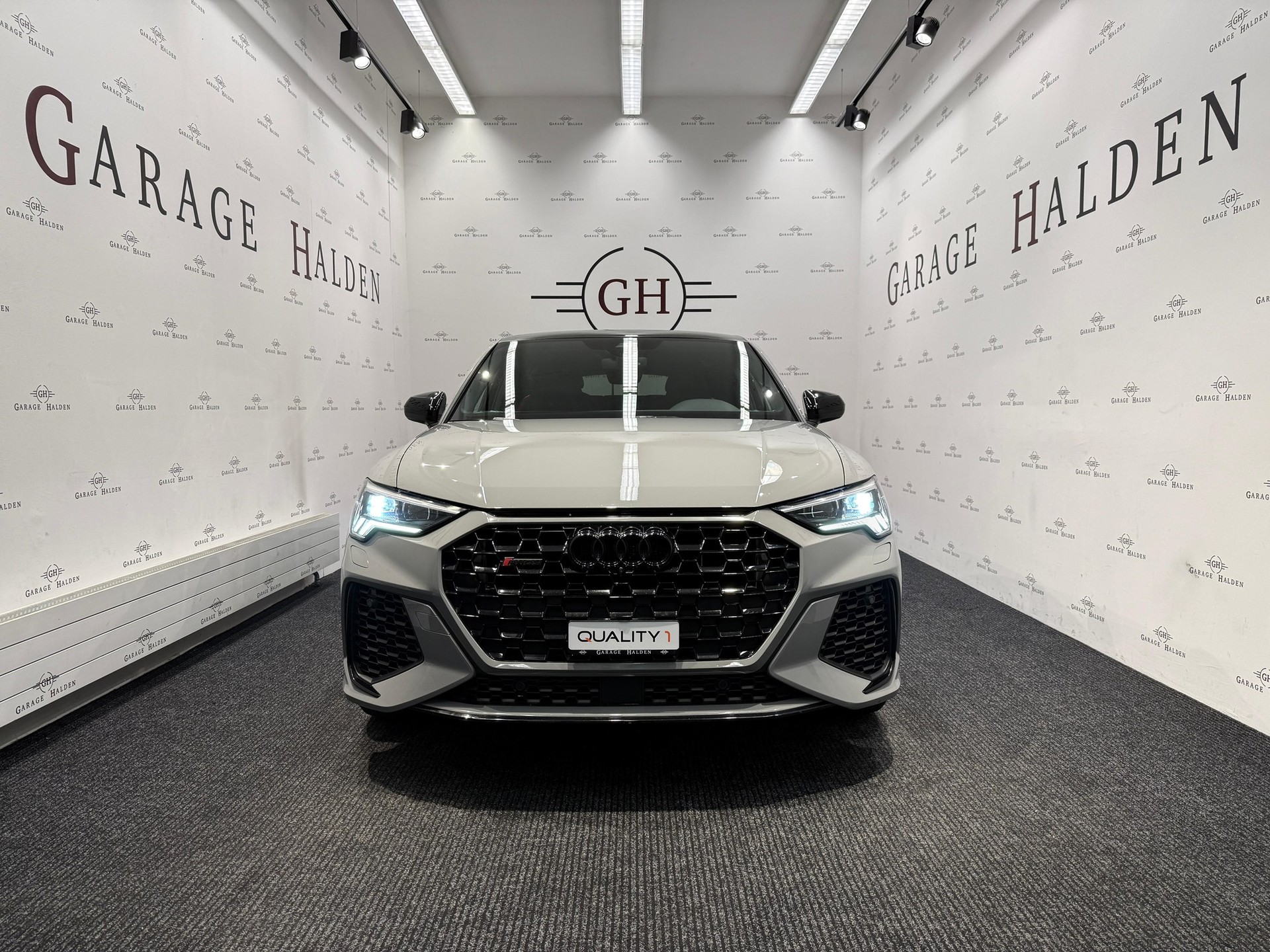 AUDI RS Q3 Sportback 2.5 TFSI quattro S-Tronic-showroom-element-1