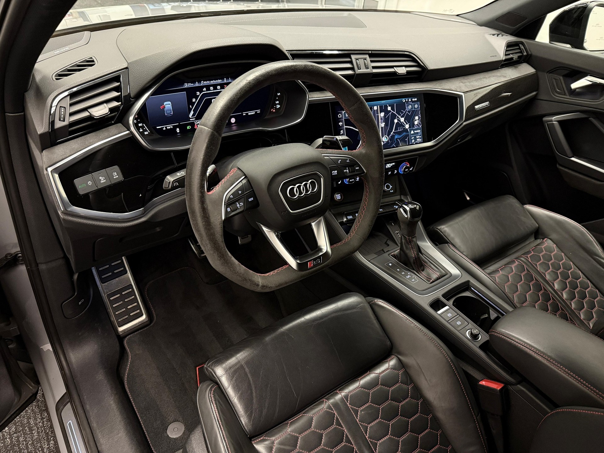 AUDI RS Q3 Sportback 2.5 TFSI quattro S-Tronic-image-11